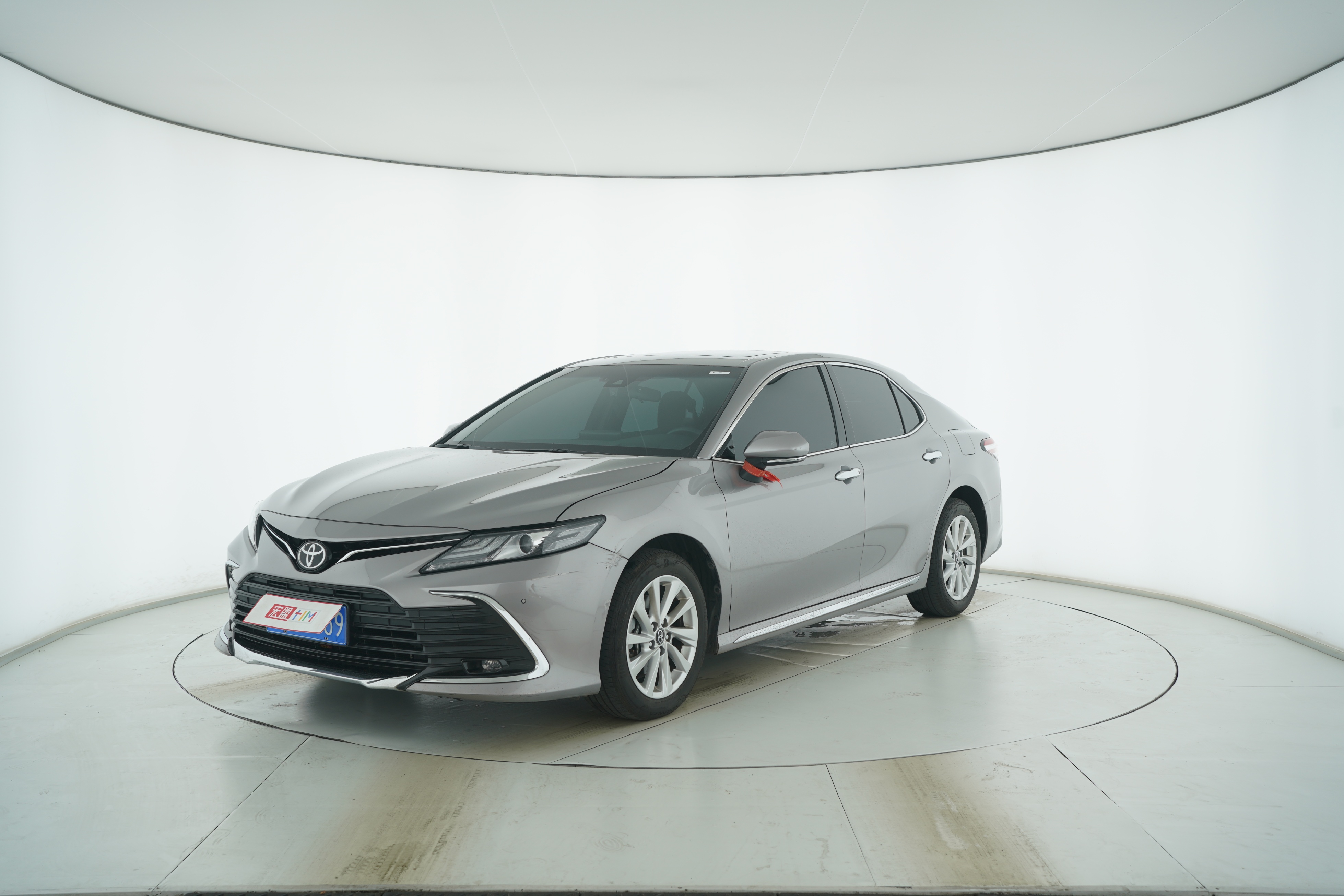 Toyota Camry 2023 — фото 1