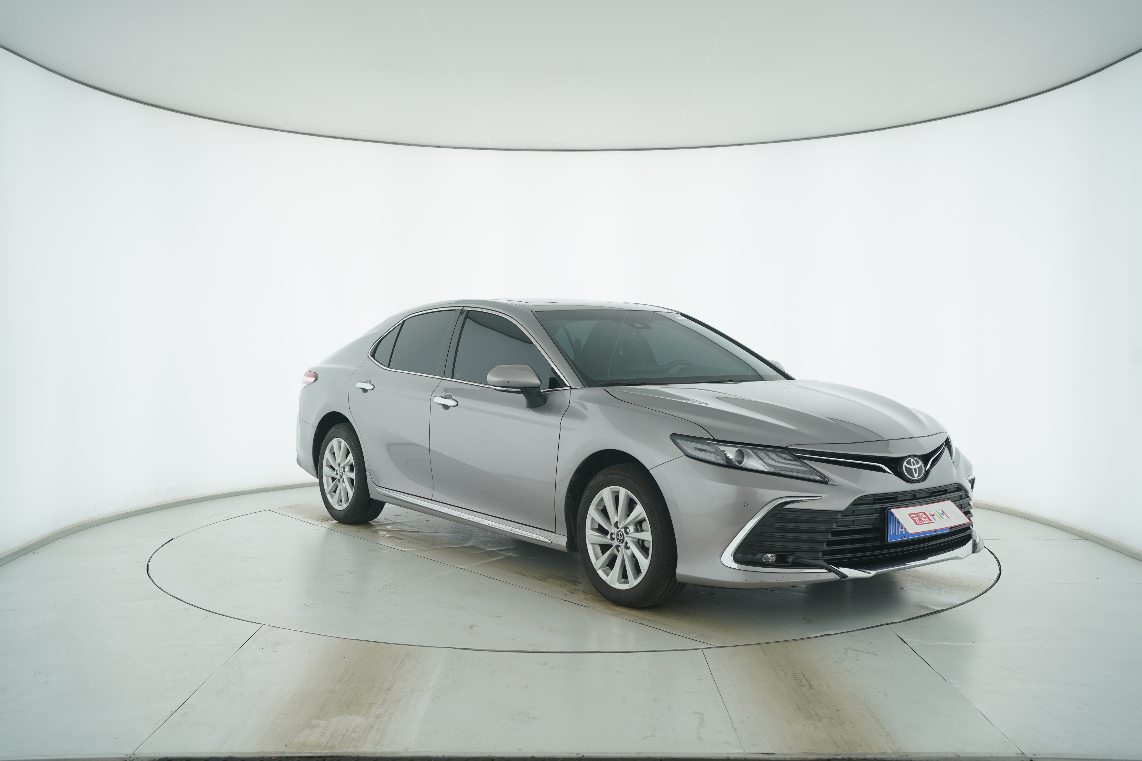 Toyota Camry 2023 — фото 2