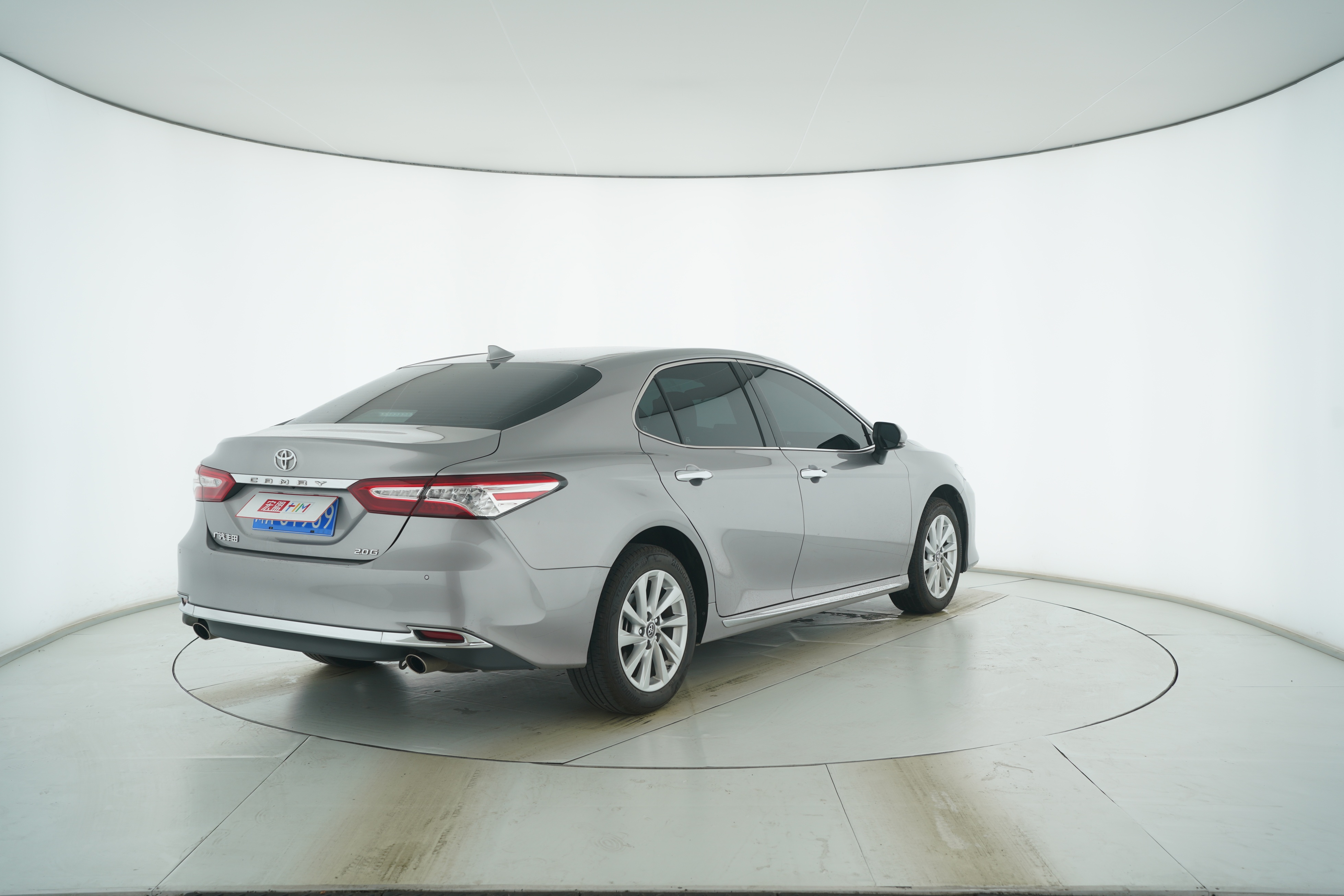 Toyota Camry 2023 — фото 4