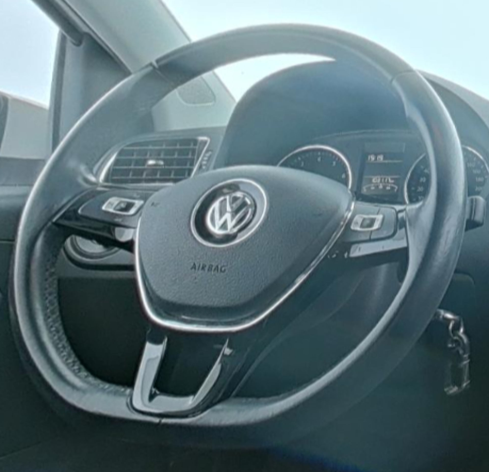Volkswagen Polo 2016 — фото 10