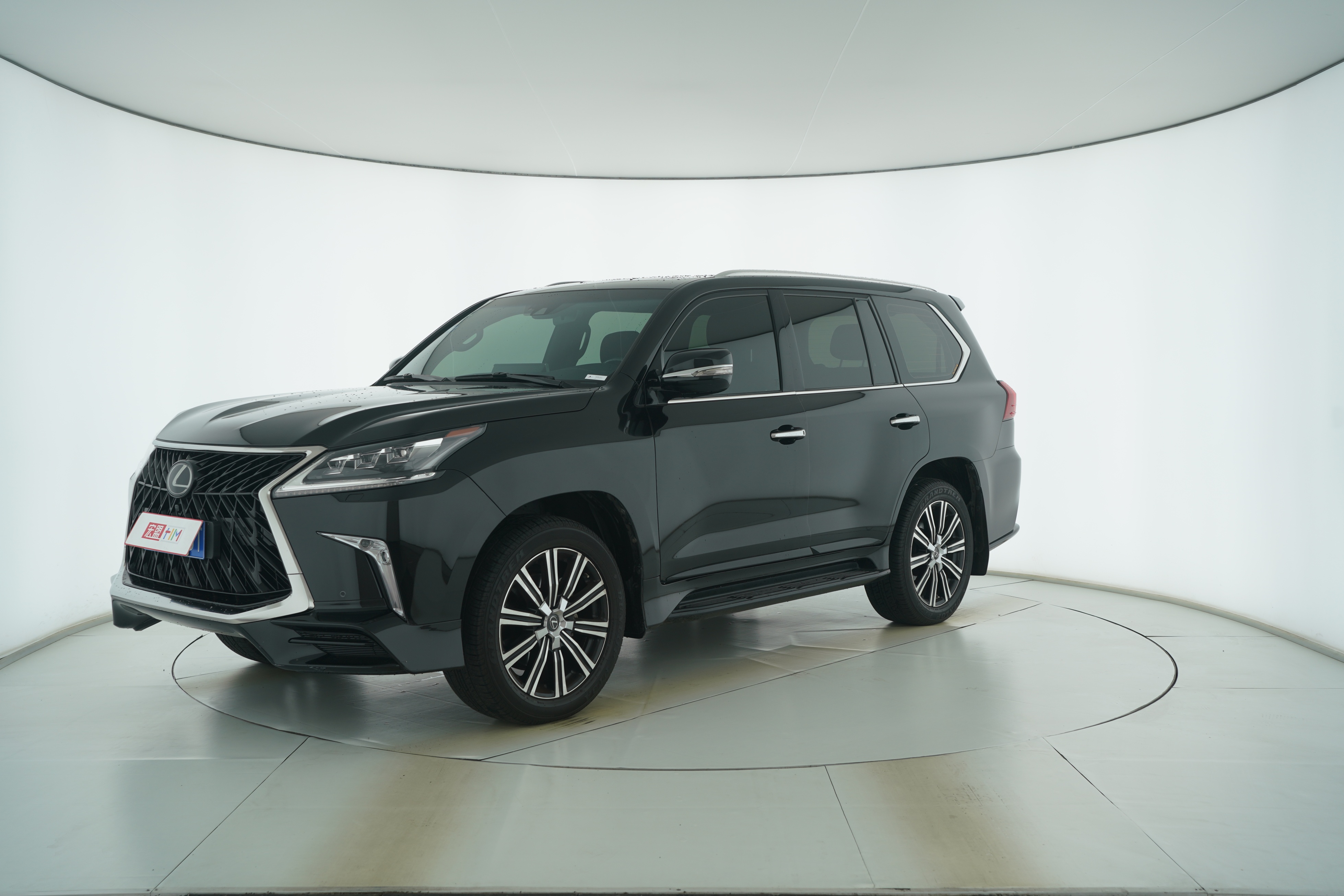 Lexus LX 2019 — фото 1