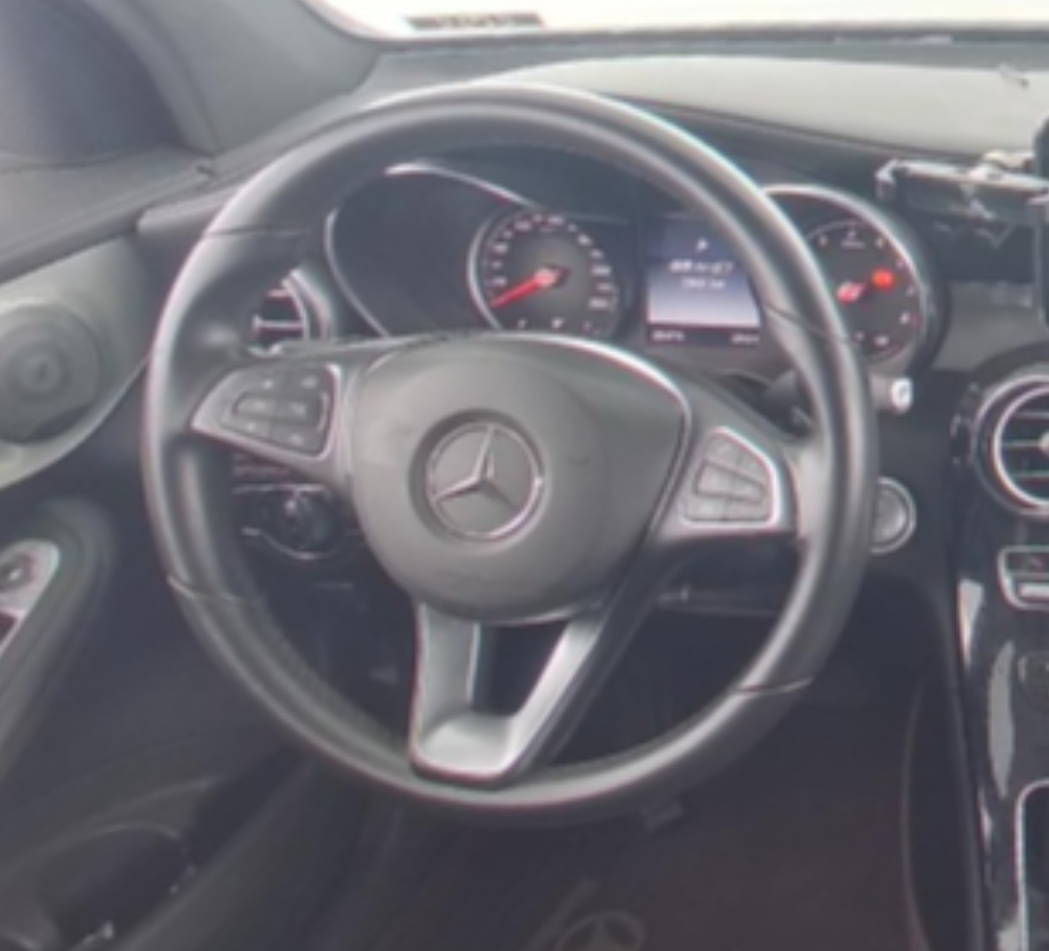 Mercedes Benz GLC 2016 — фото 10