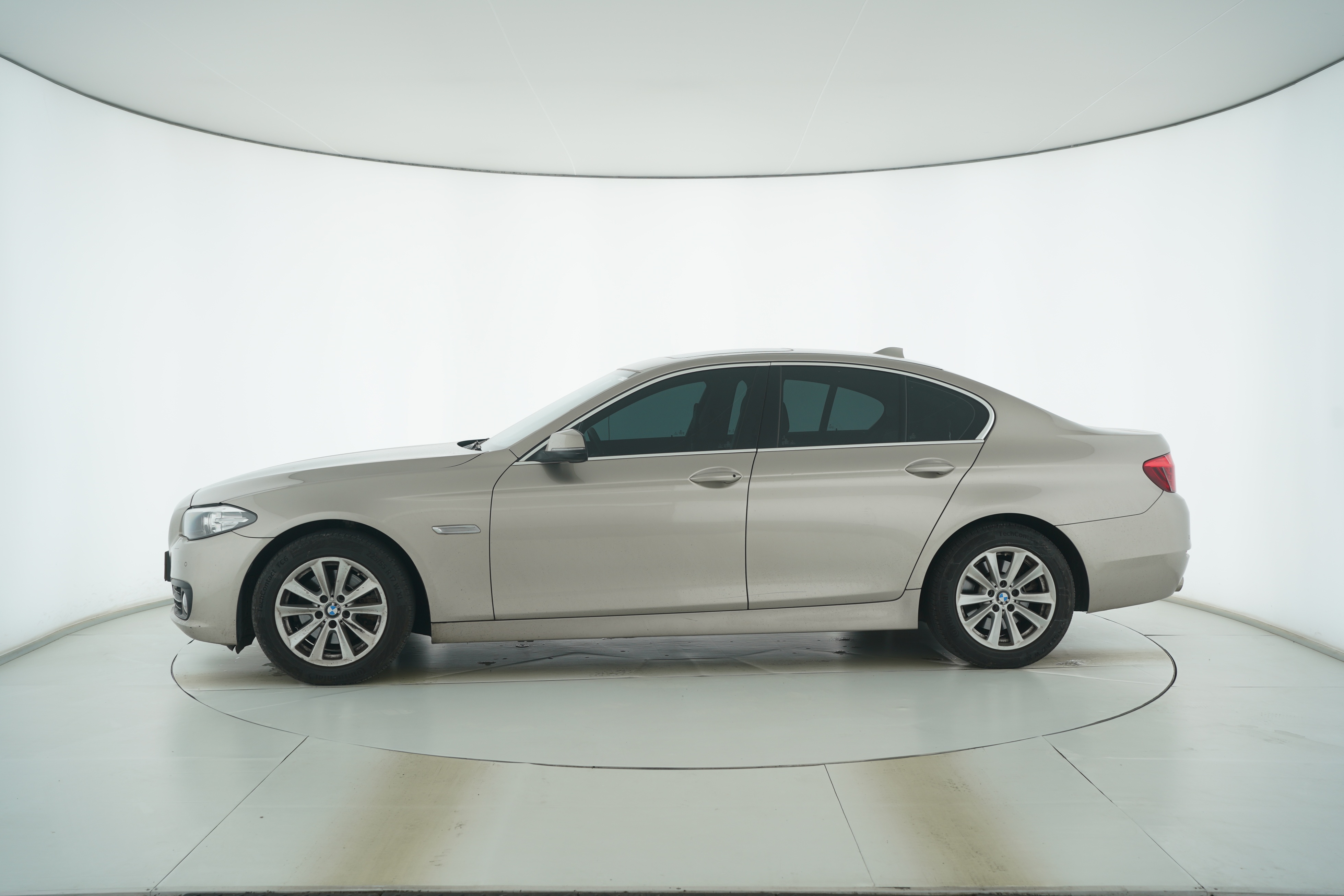 BMW 5 Series (Import) 2015 — фото 7