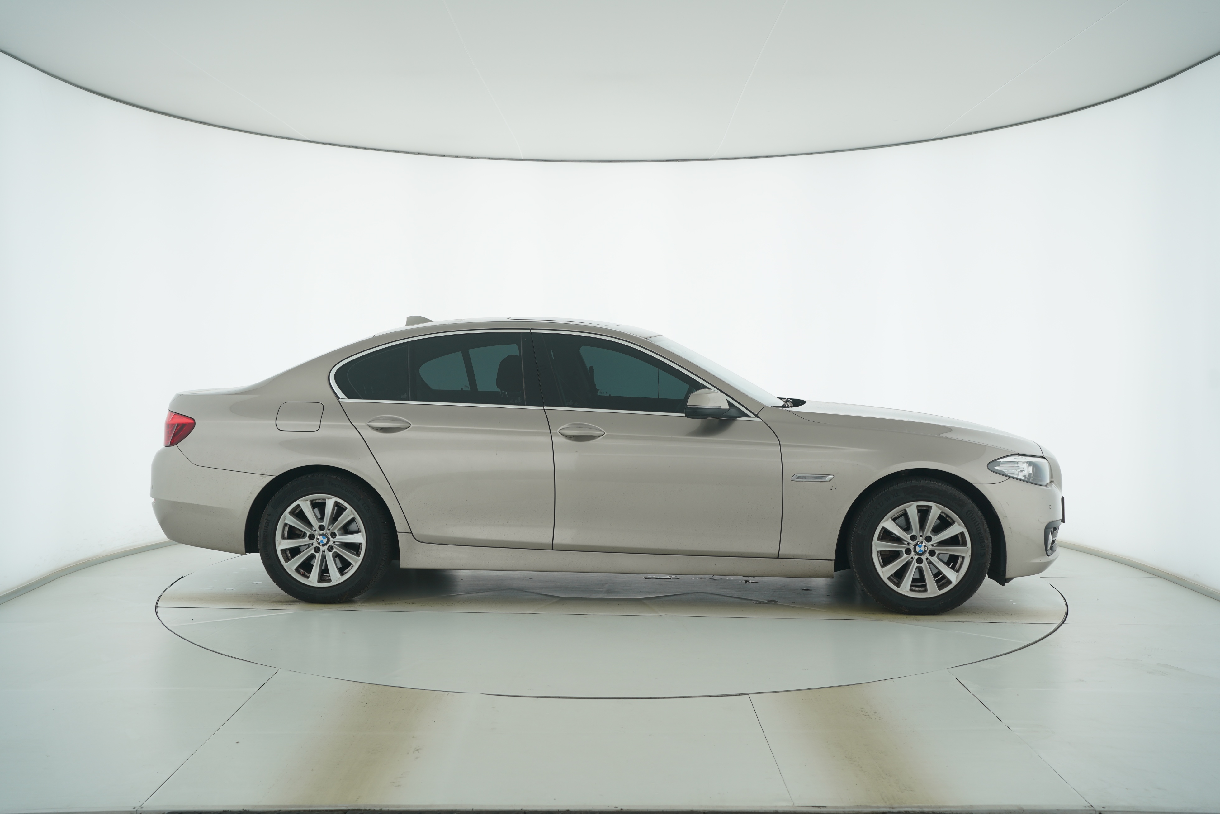 BMW 5 Series (Import) 2015 — фото 8