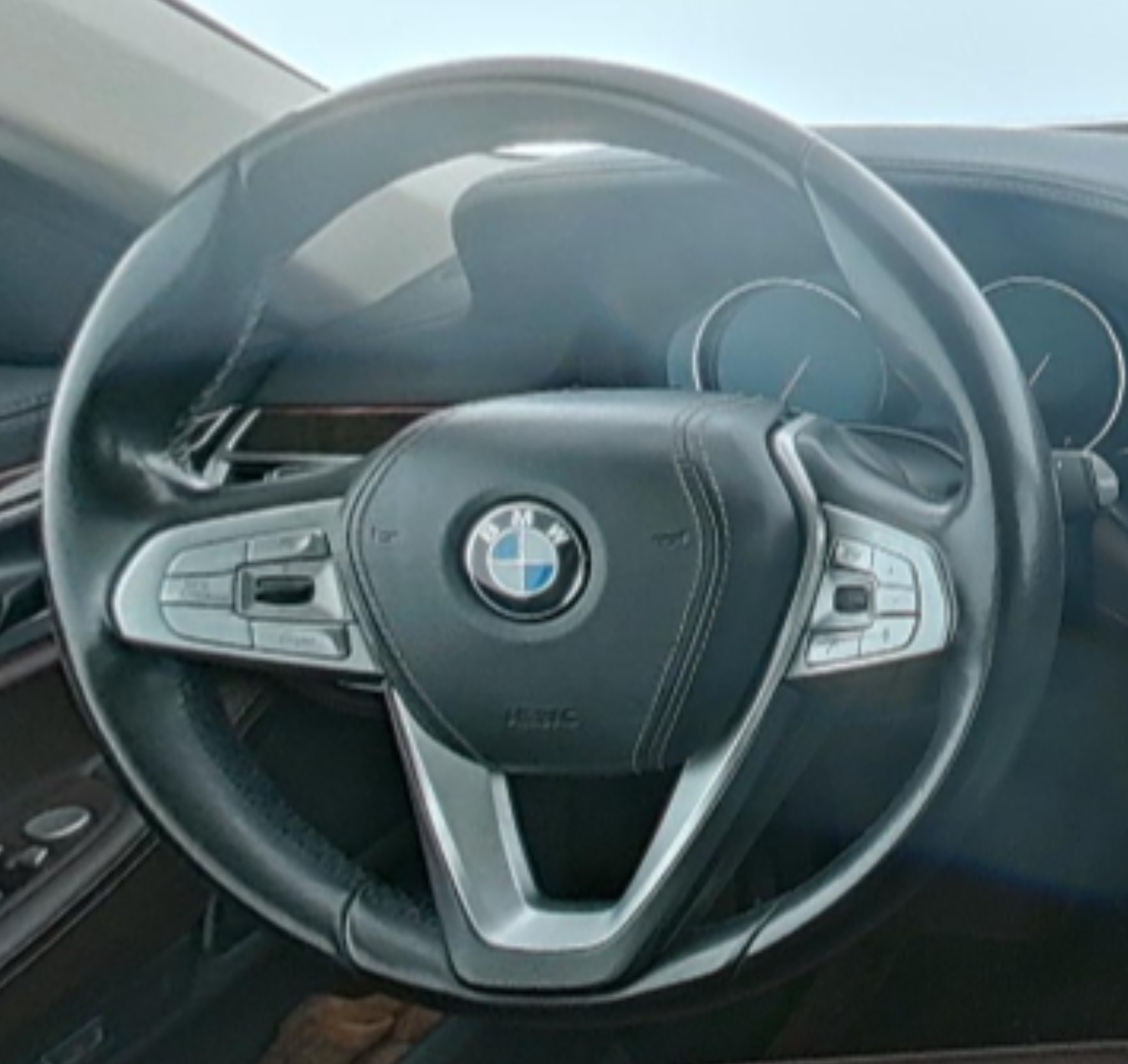 BMW 7 Series 2017 — фото 10
