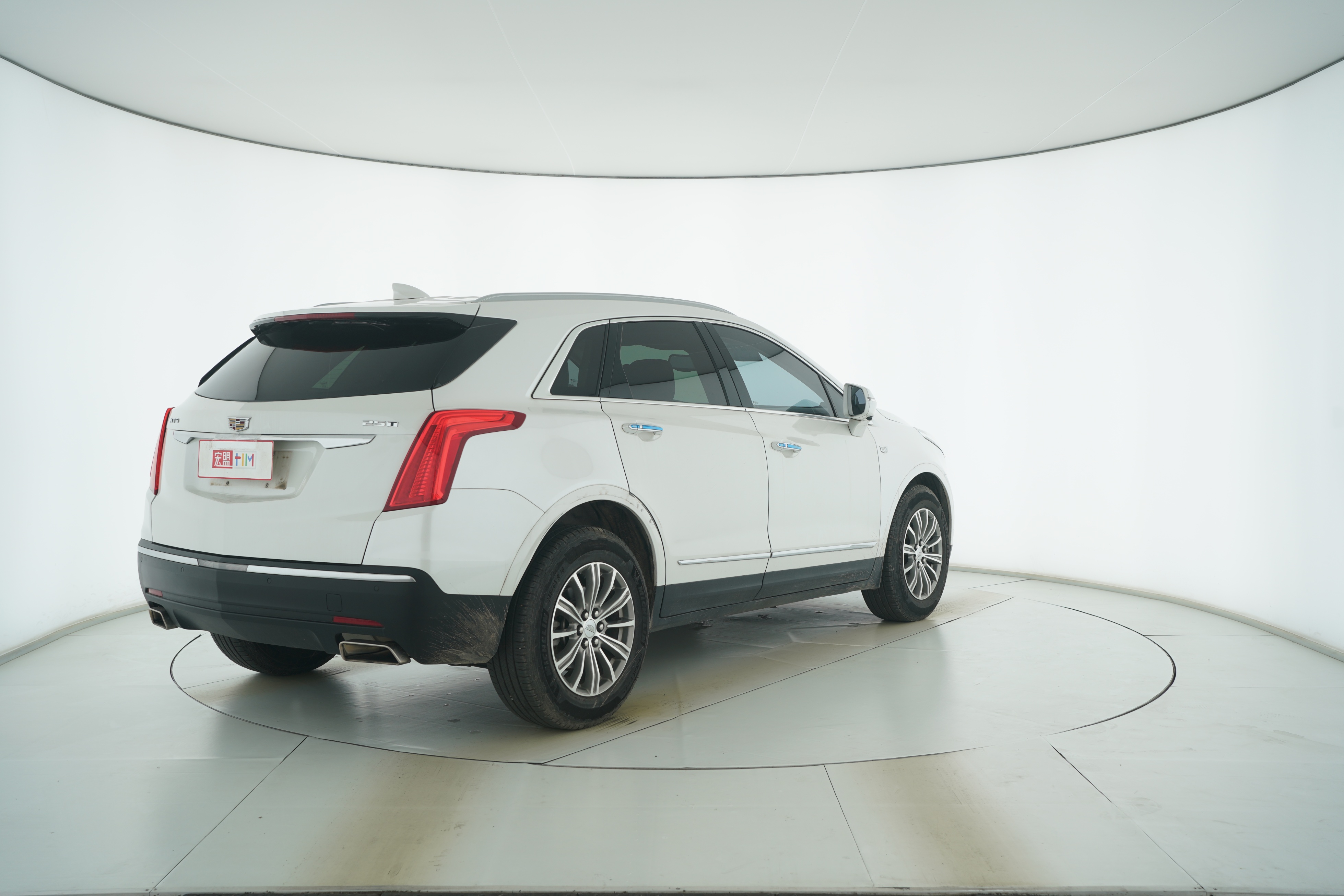 Cadillac XT5 2017 — фото 4