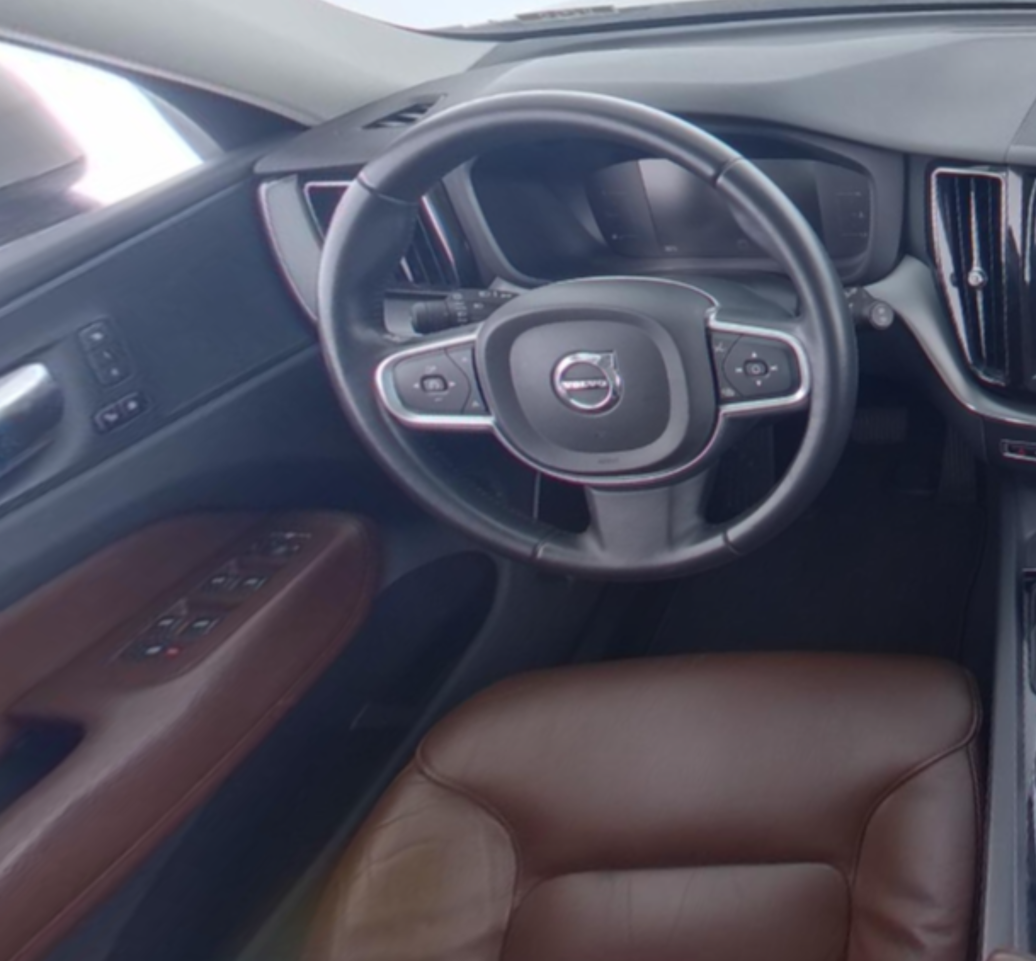 VOLVO XC60 2018 — фото 10