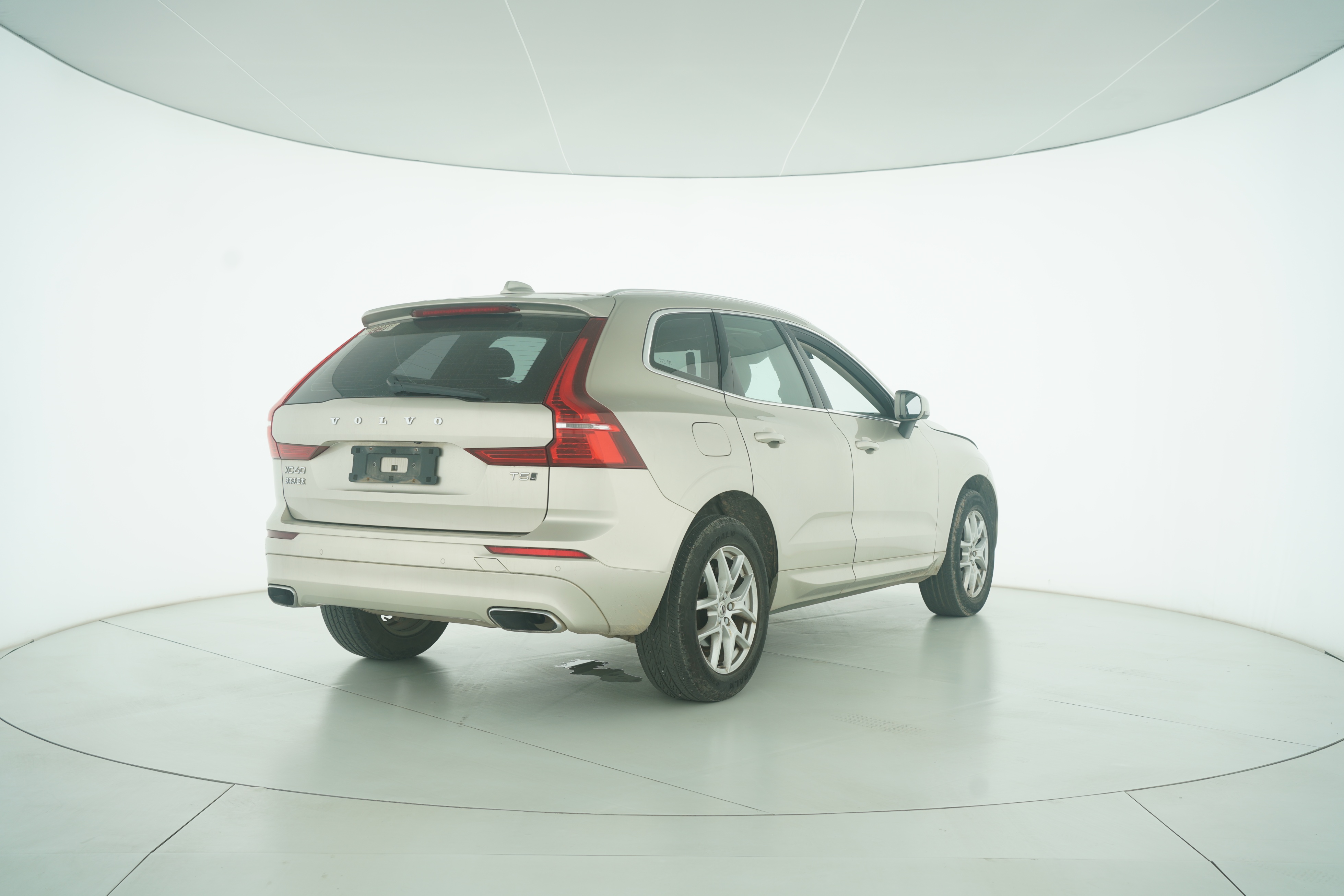 VOLVO XC60 2018 — фото 4