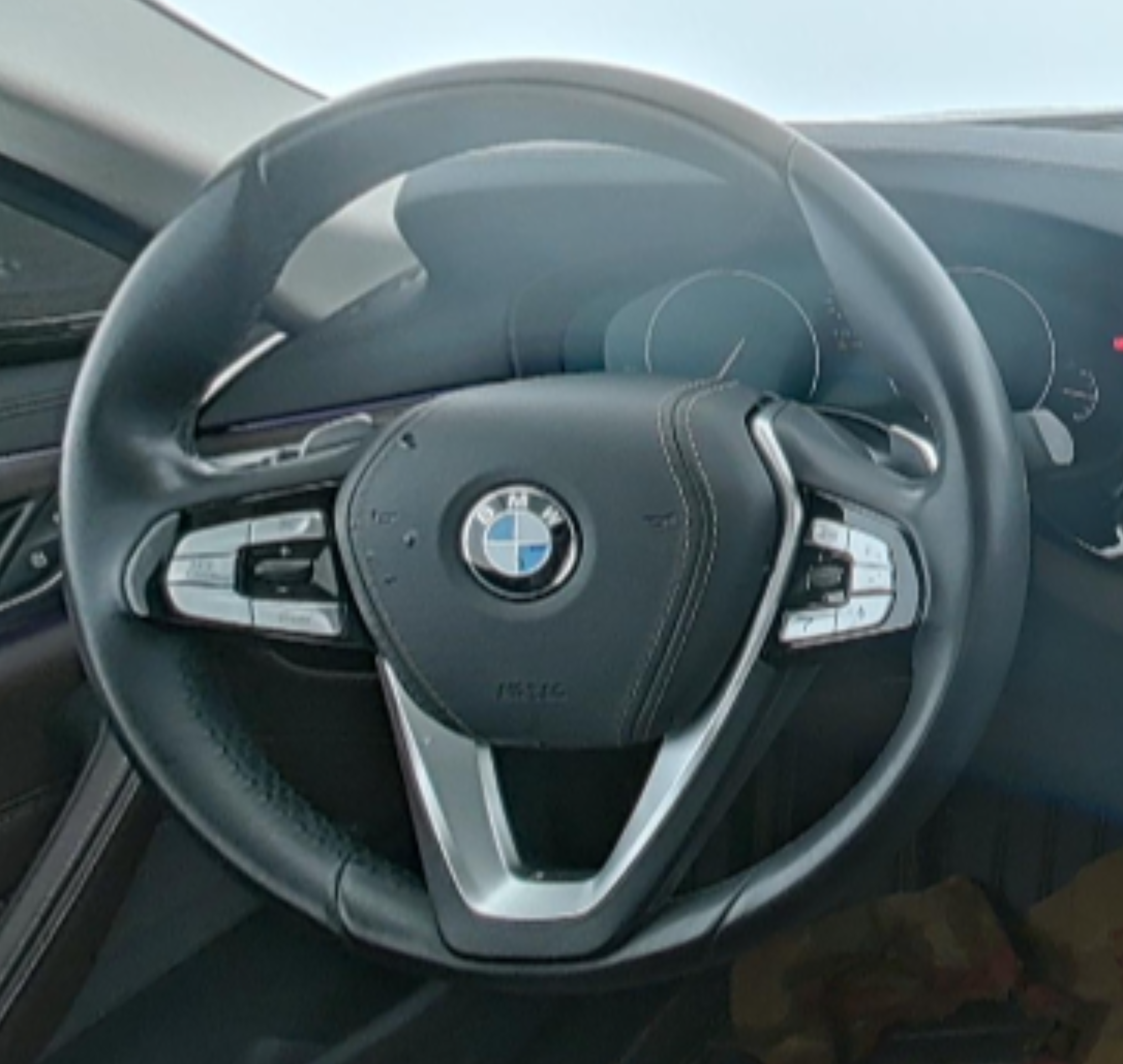 BMW 5 Series 2019 — фото 10