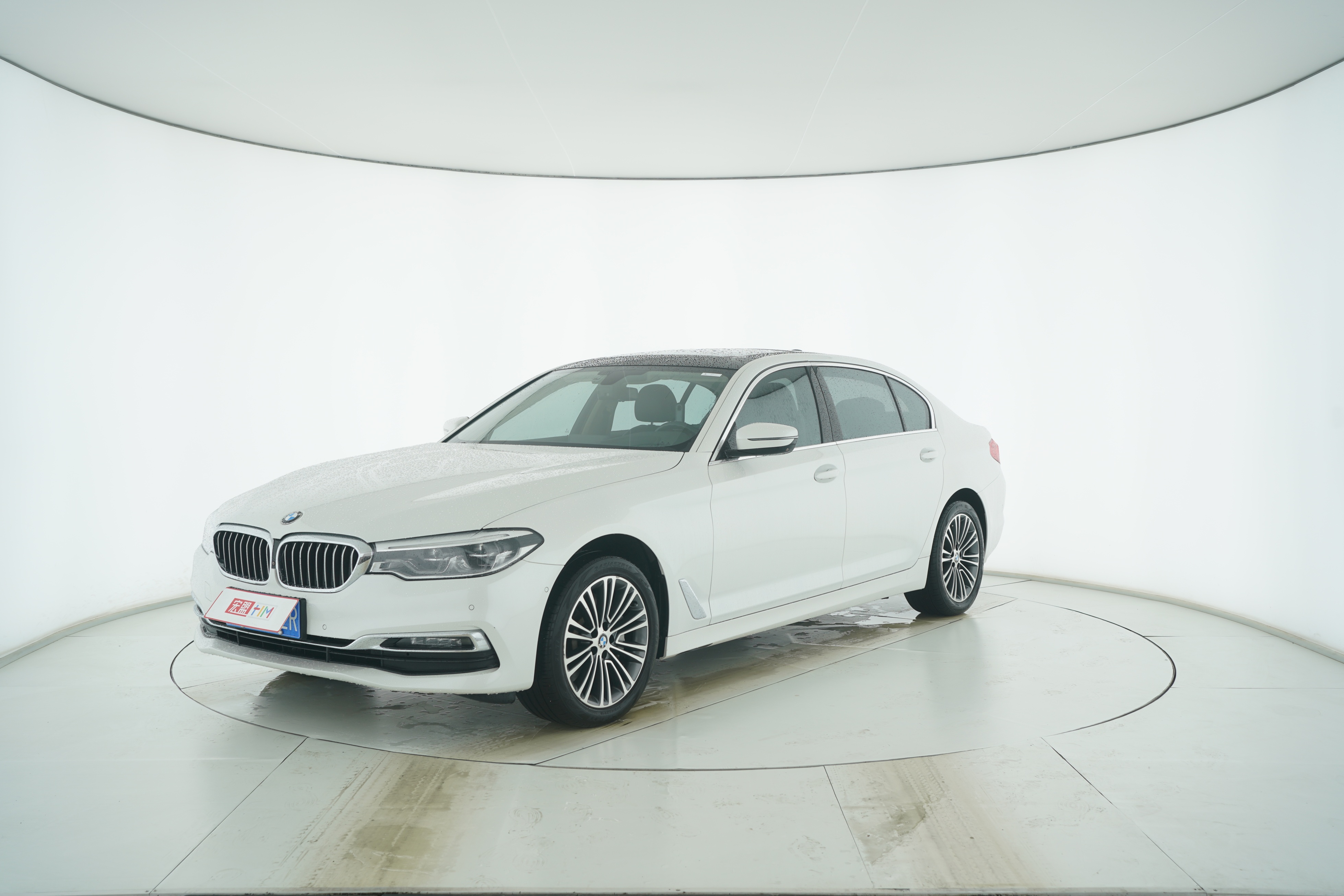 BMW 5 Series 2019 — фото 1