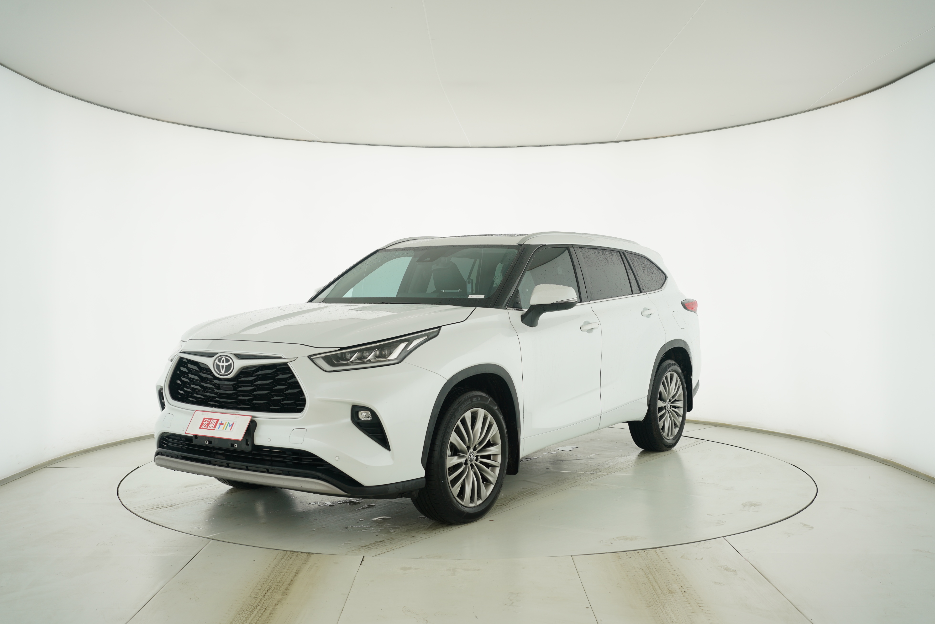Toyota Highlander 2024 — фото 1