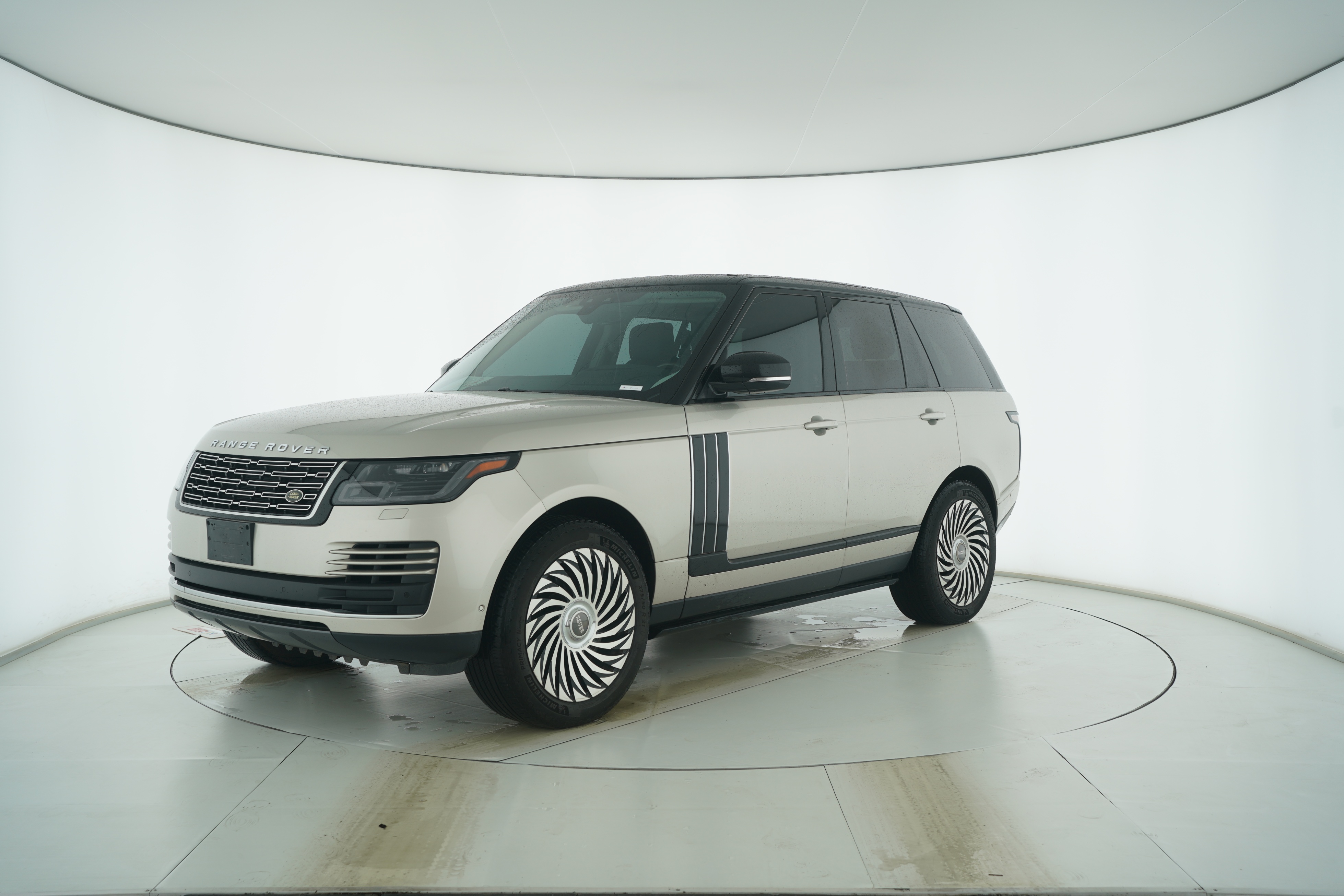 Land Rover Range Rover 2018 — фото 1