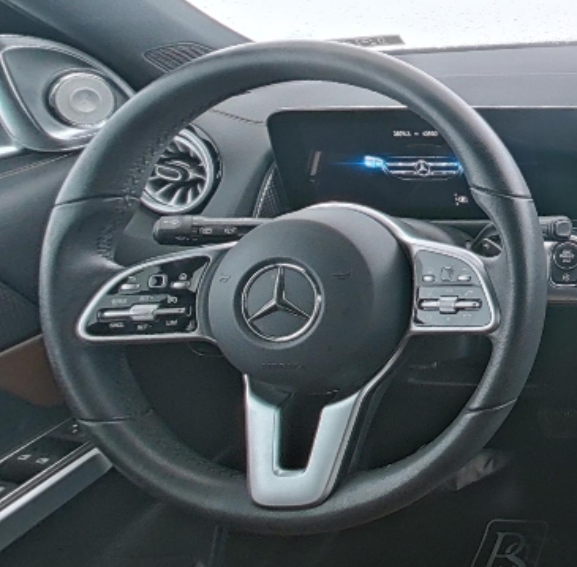 Mercedes Benz GLB 2023 — фото 10