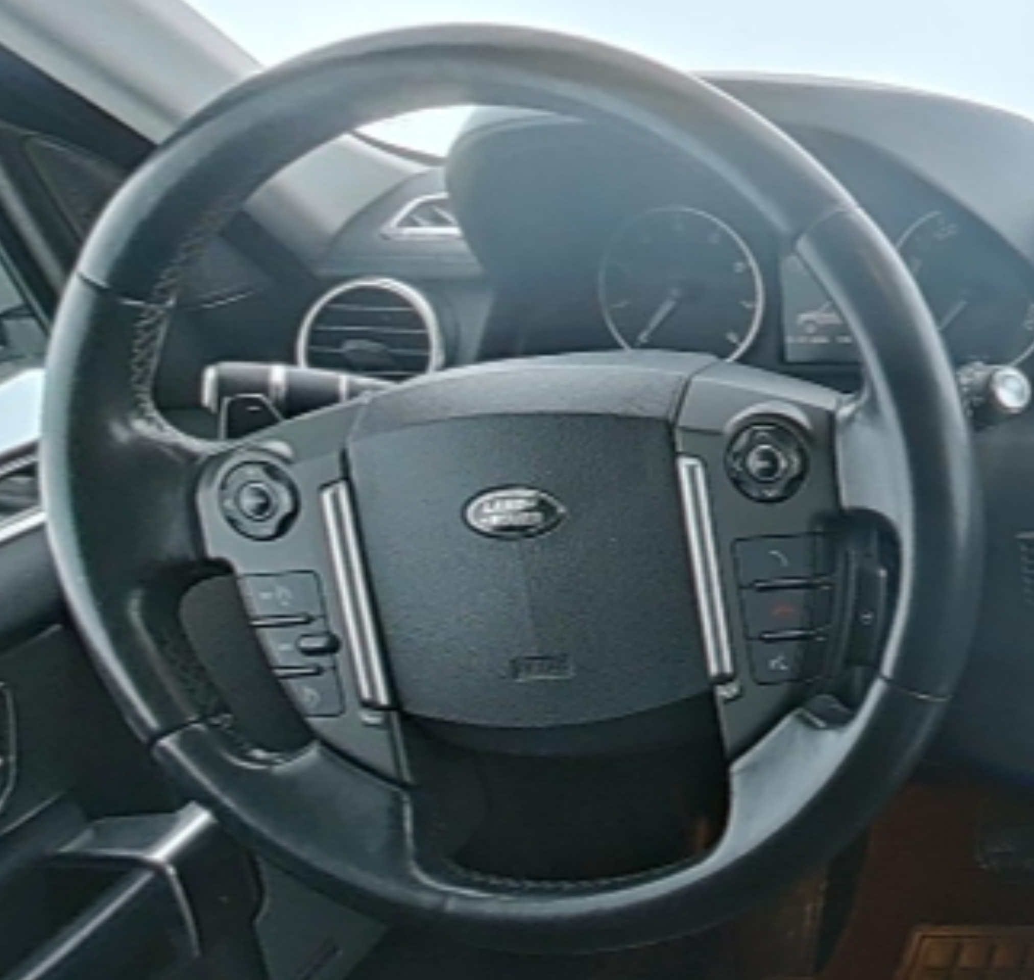 Land Rover Discovery 2016 — фото 10