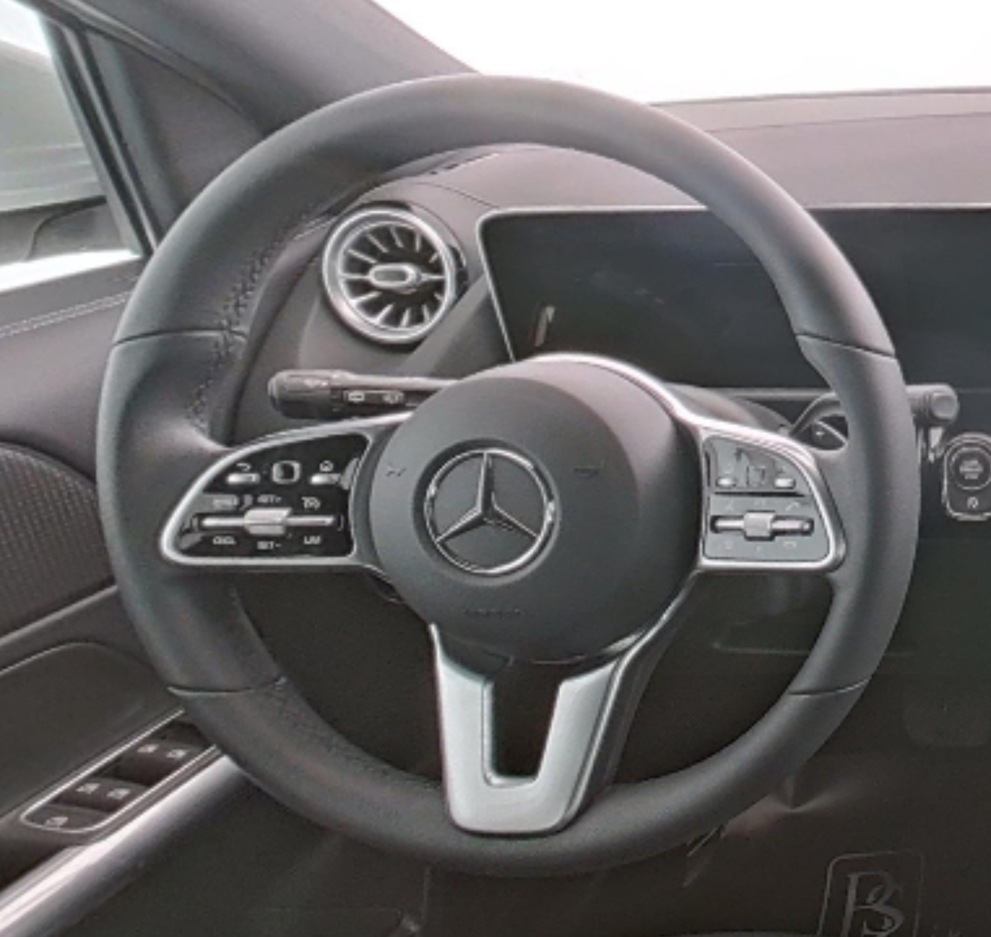 Mercedes Benz GLA 2020 — фото 10