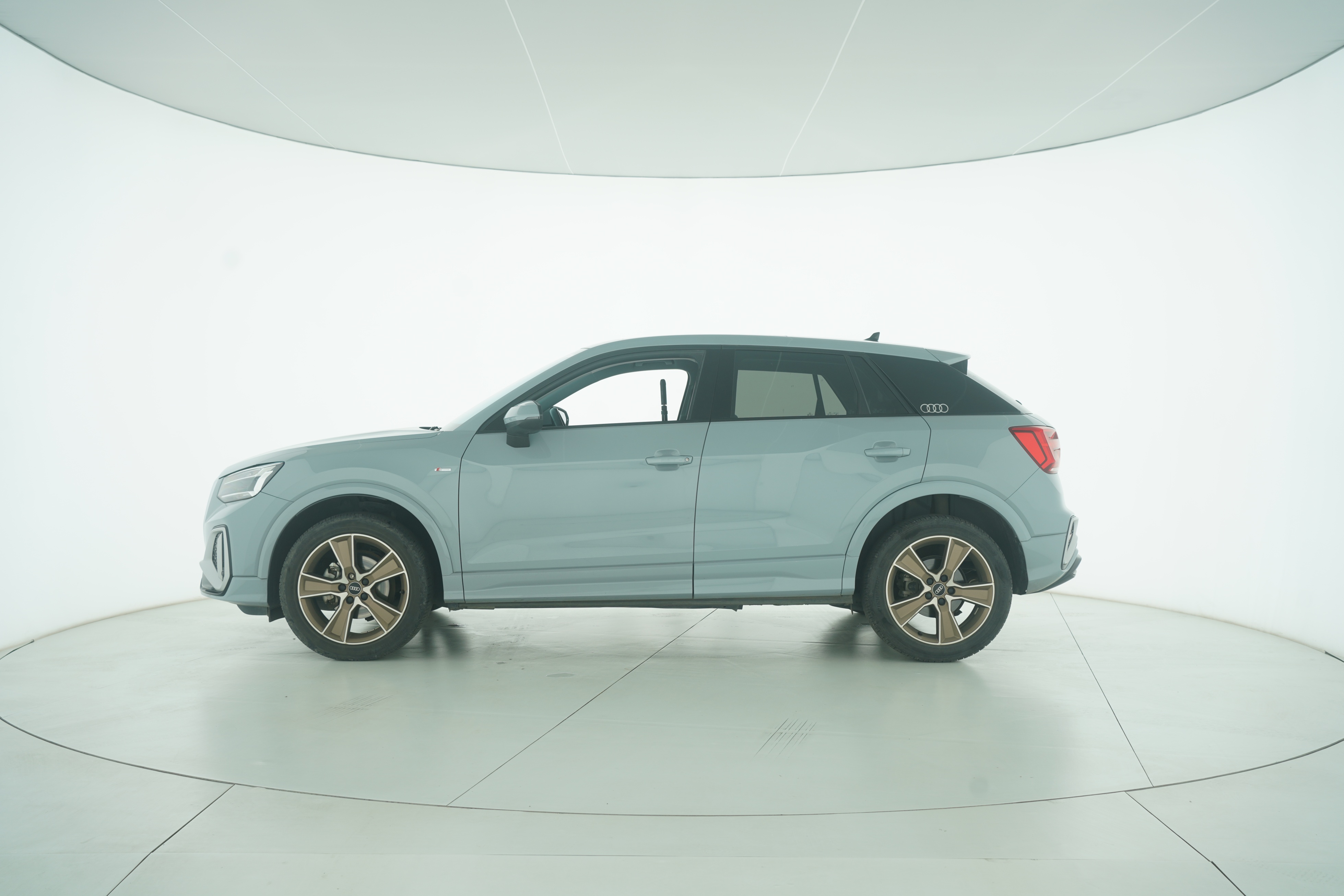 Audi Q2L 2022 — фото 7