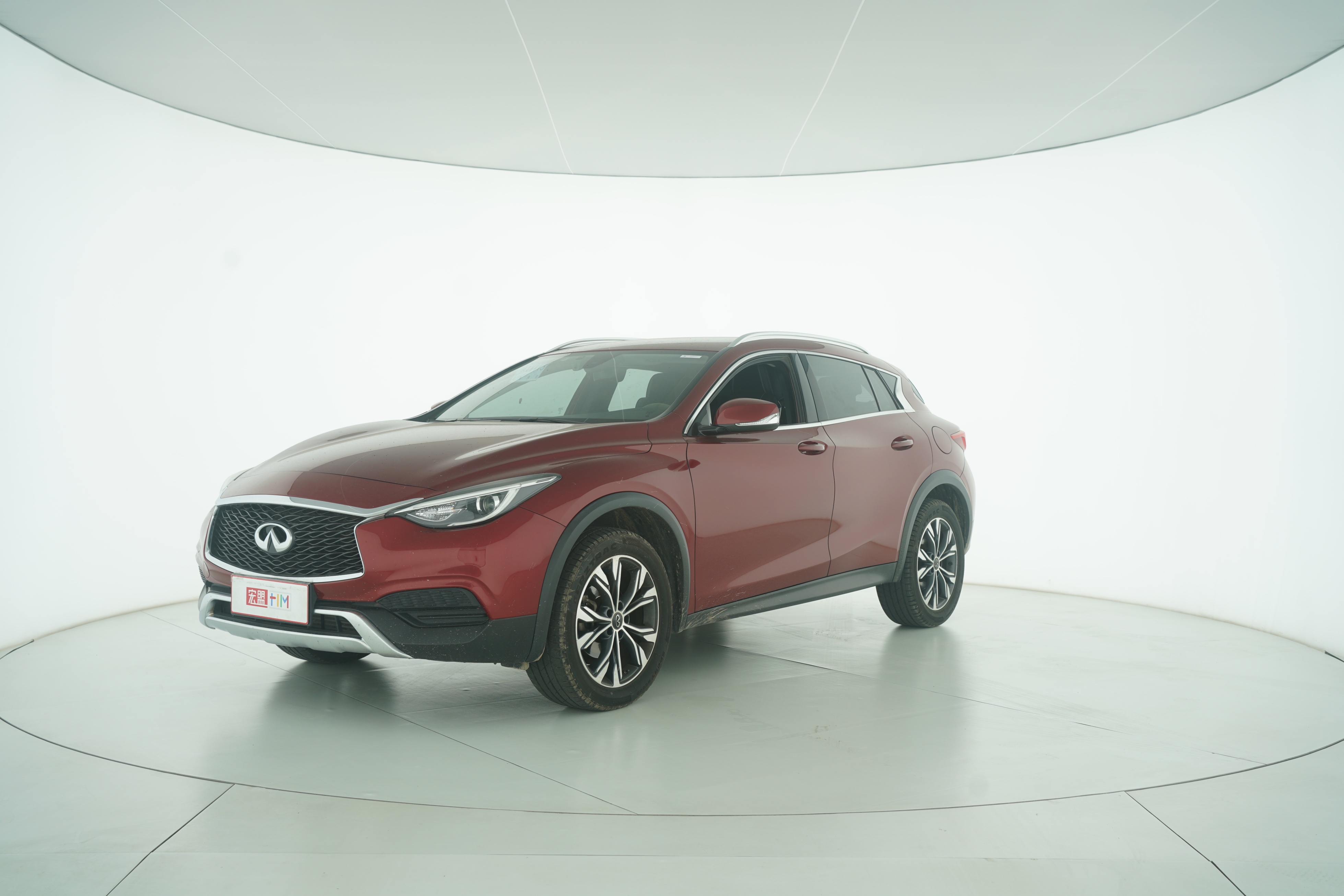 Infiniti QX30 2018 — фото 1