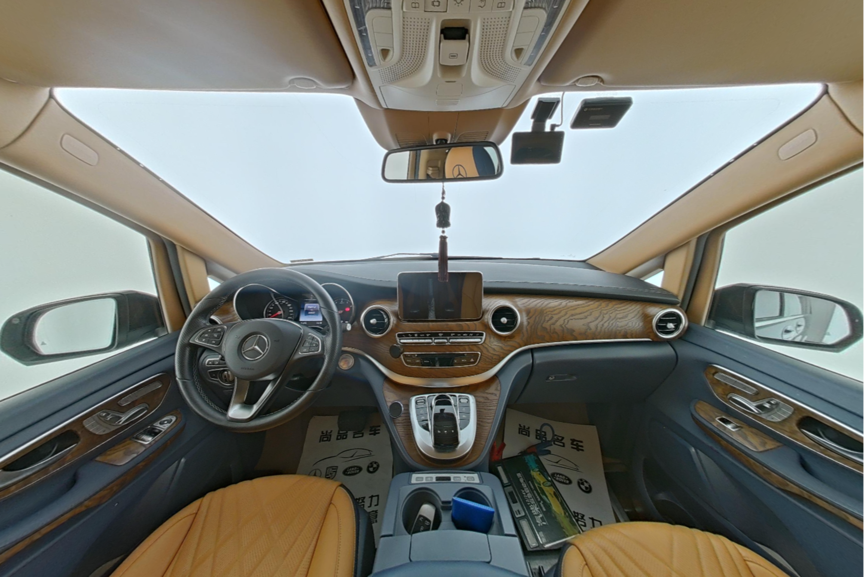 Mercedes Benz V-Class 2018 — фото 9