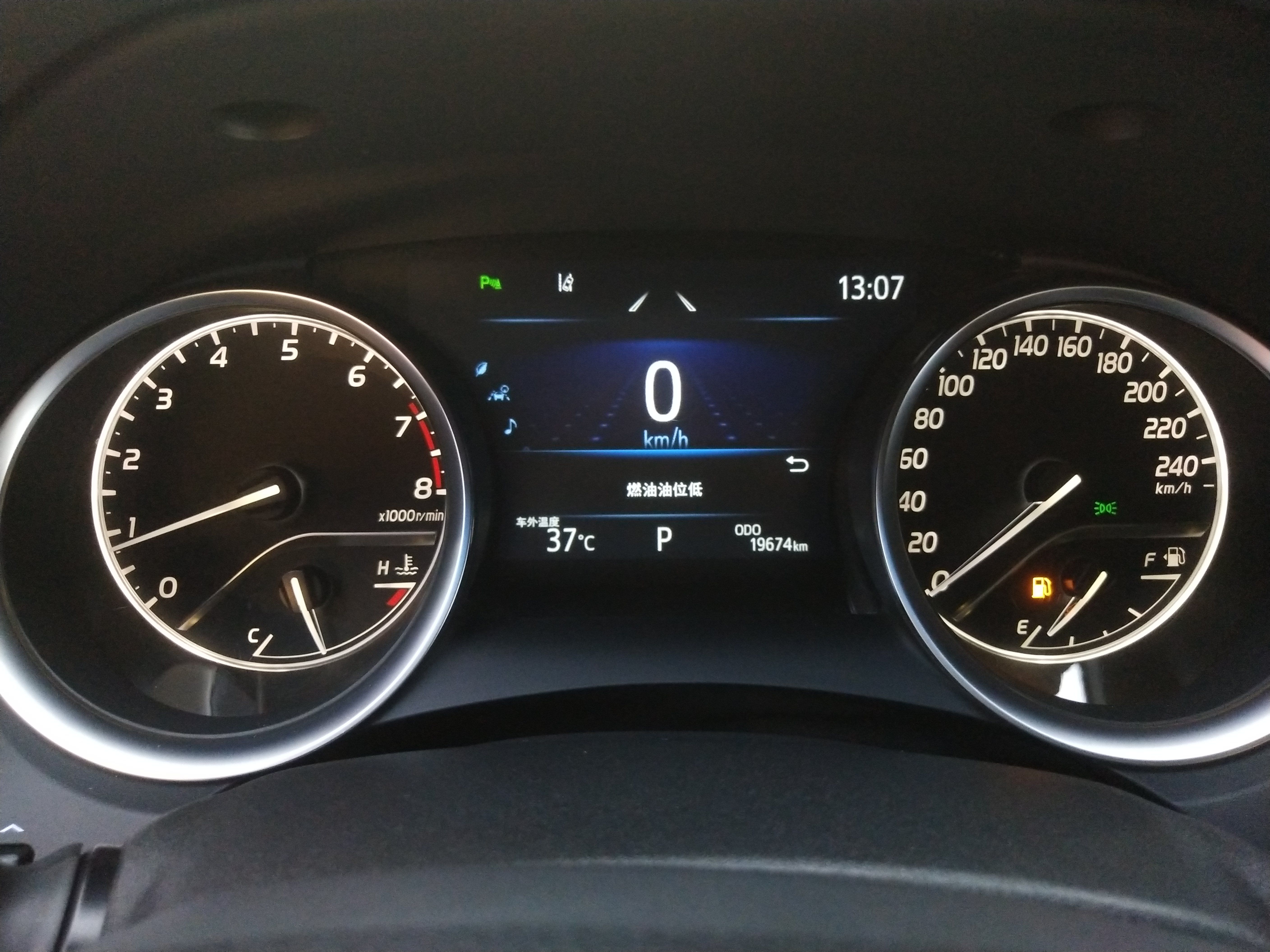 Toyota Camry 2023 — фото 11