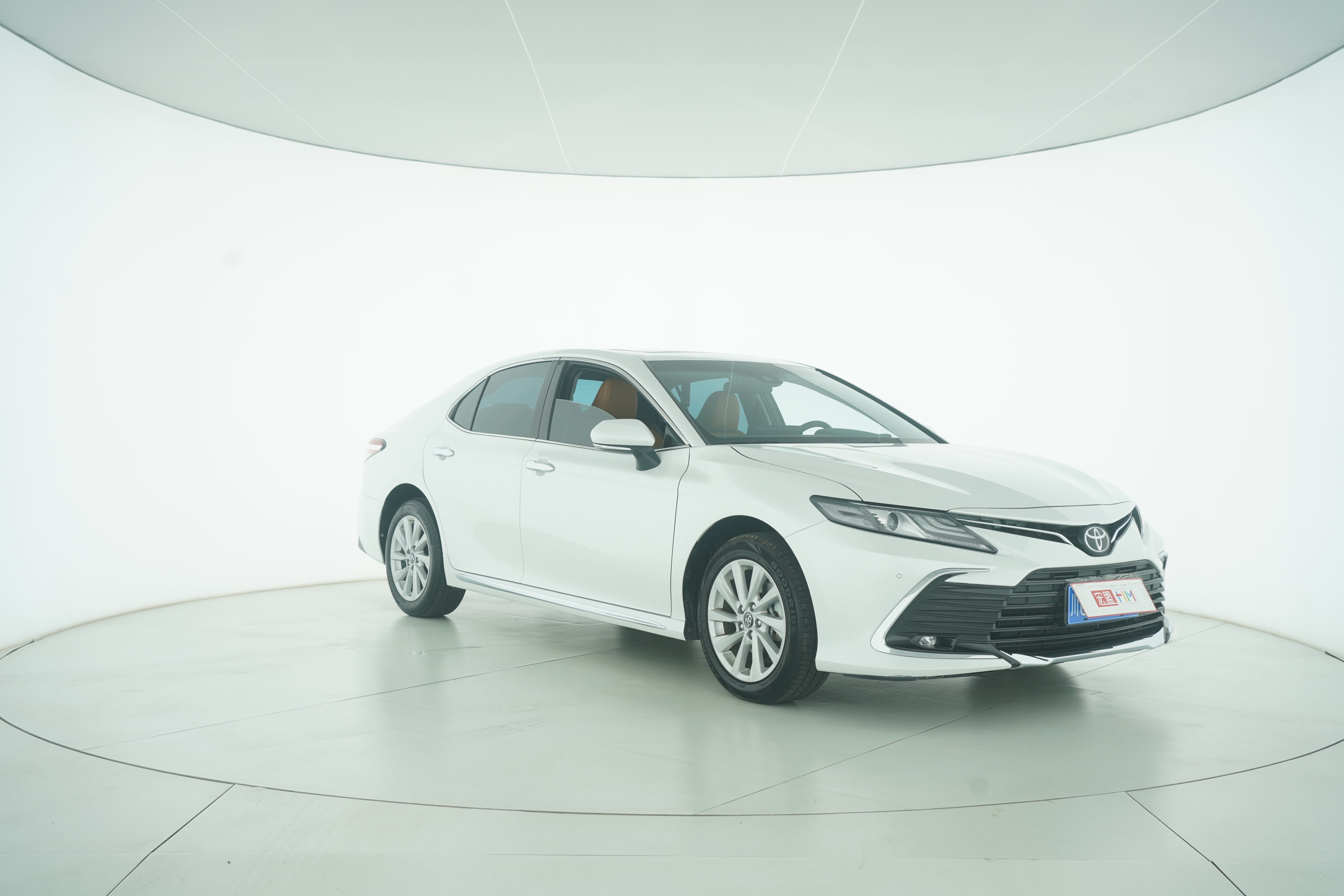Toyota Camry 2023 — фото 2