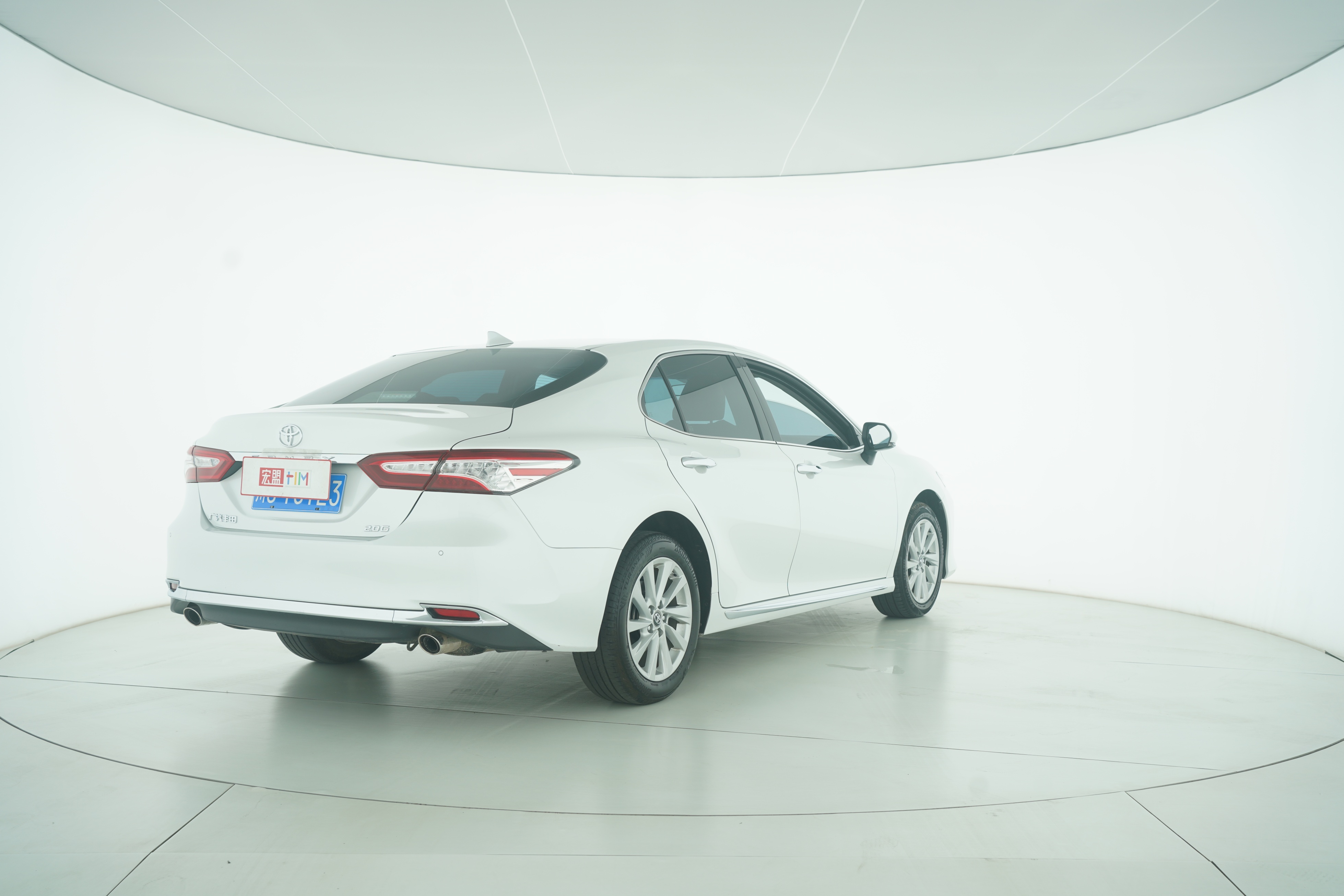 Toyota Camry 2023 — фото 4