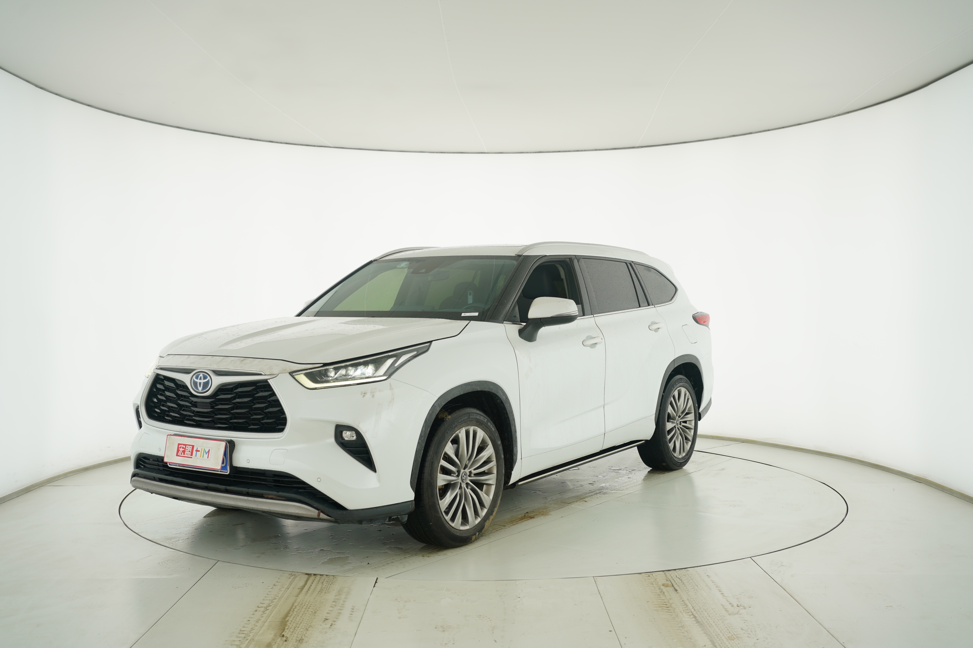 Toyota Highlander 2022 — фото 1