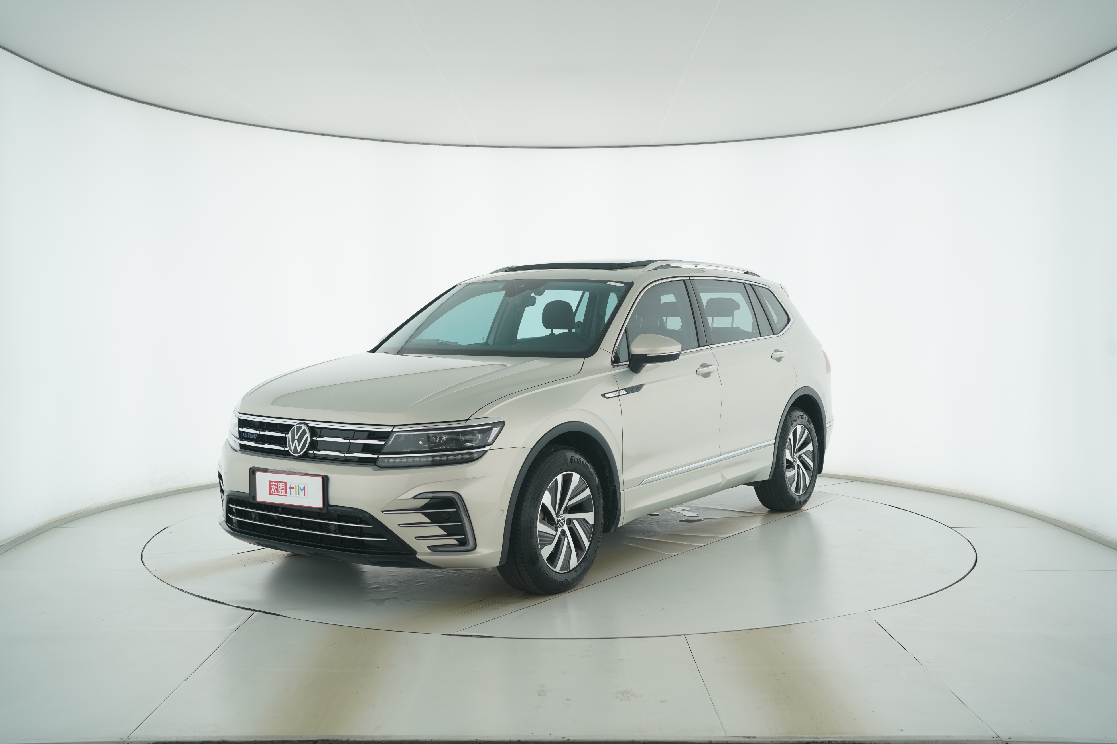 Volkswagen Tiguan L Plug-in Hybrid 2021 — фото 1