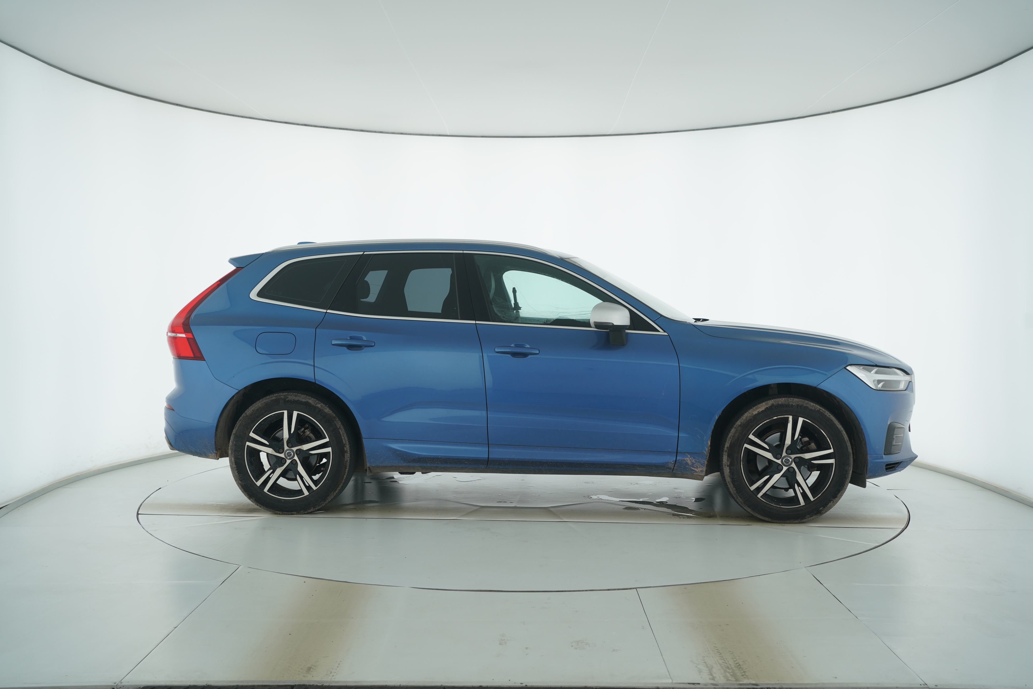 VOLVO XC60 2019 — фото 8