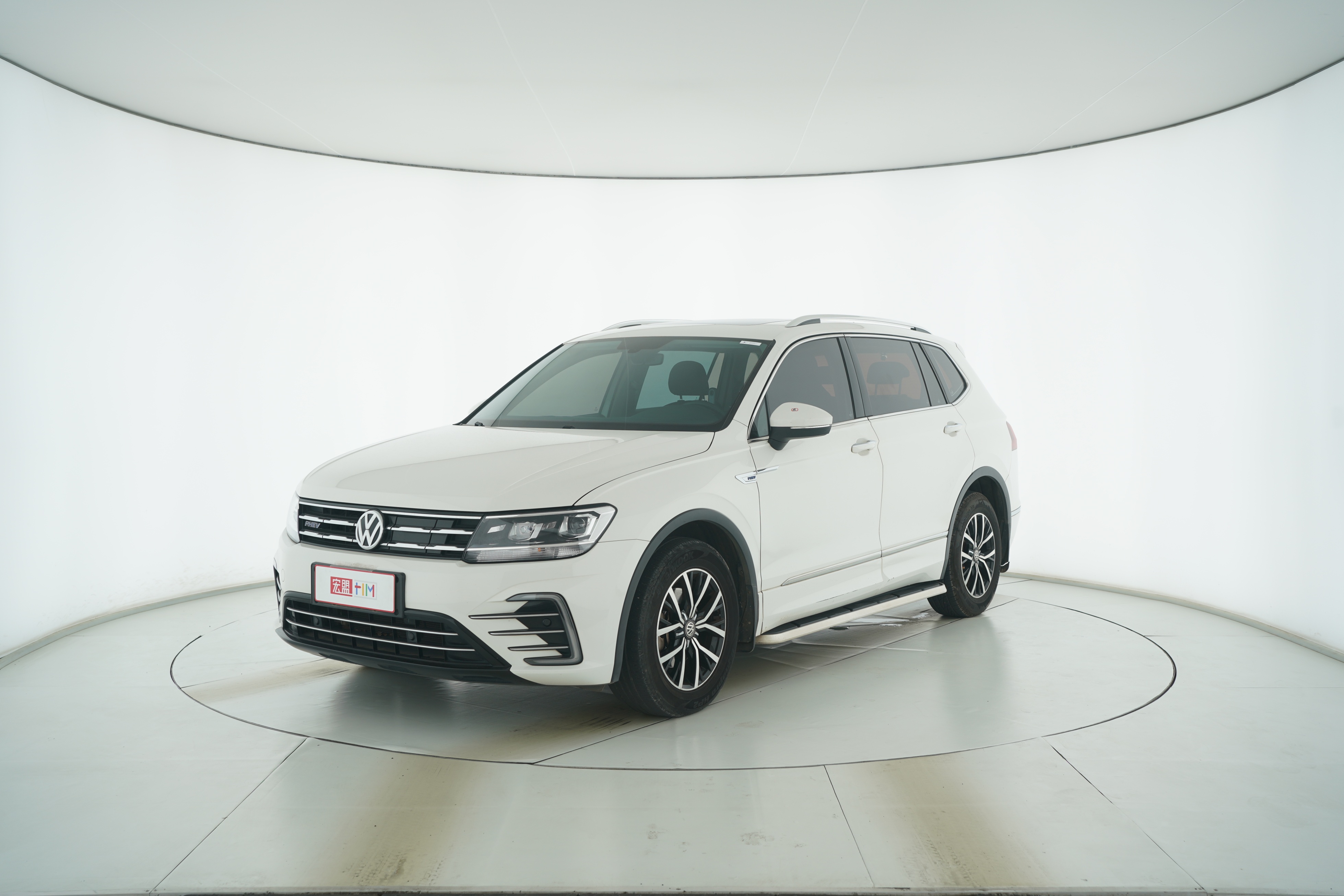 Volkswagen Tiguan L Plug-in Hybrid 2019 — фото 1