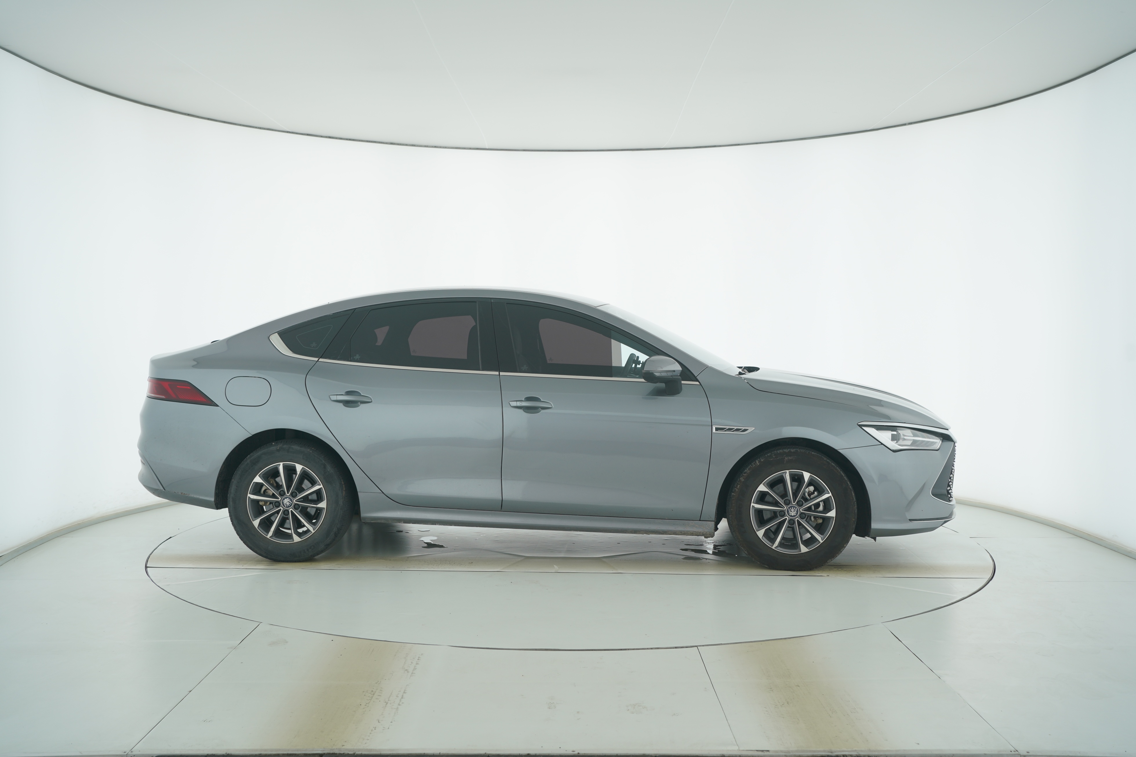 BYD QIN PLUS Hybrid 2024 — фото 8
