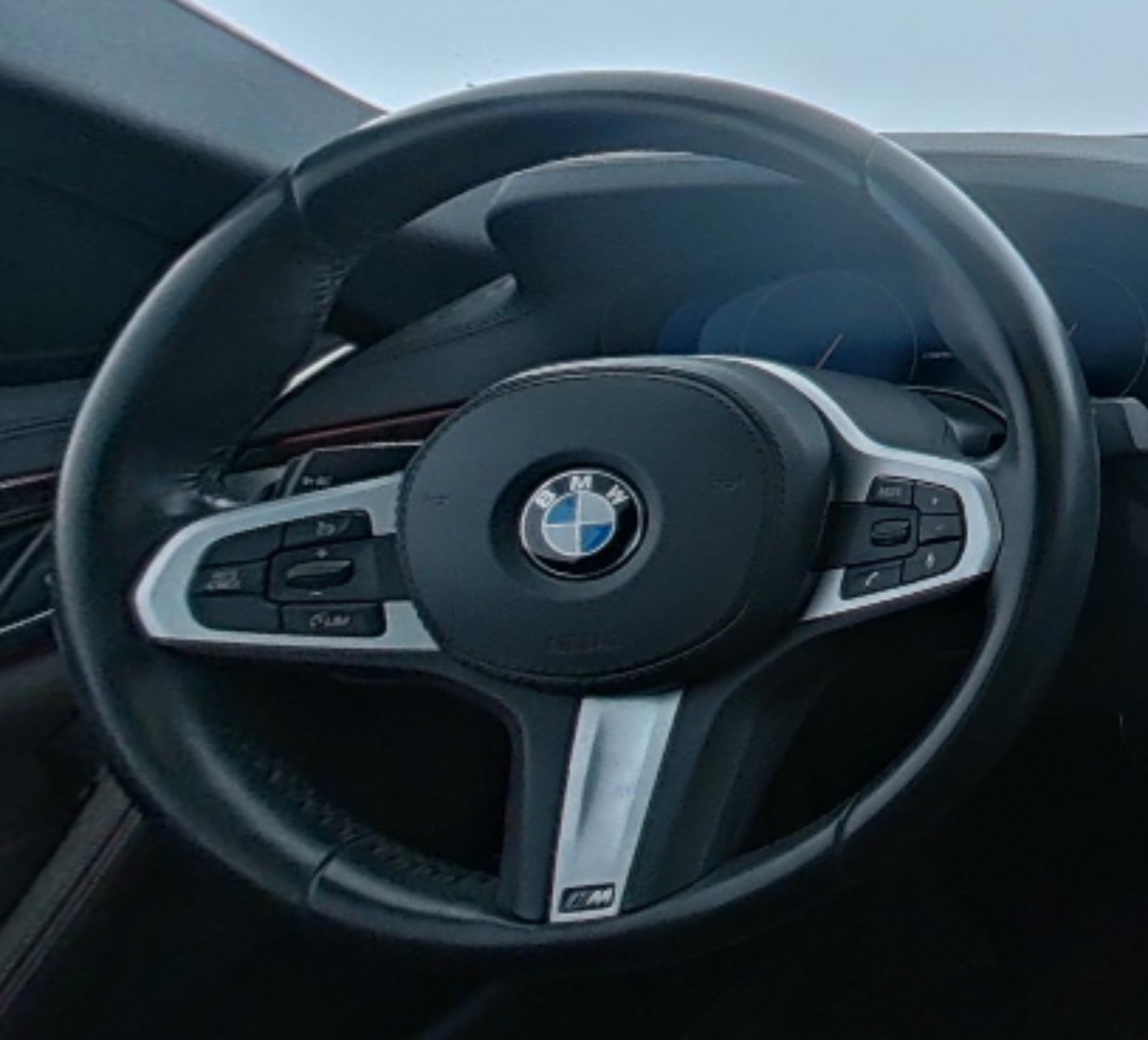 BMW 5 Series 2019 — фото 10