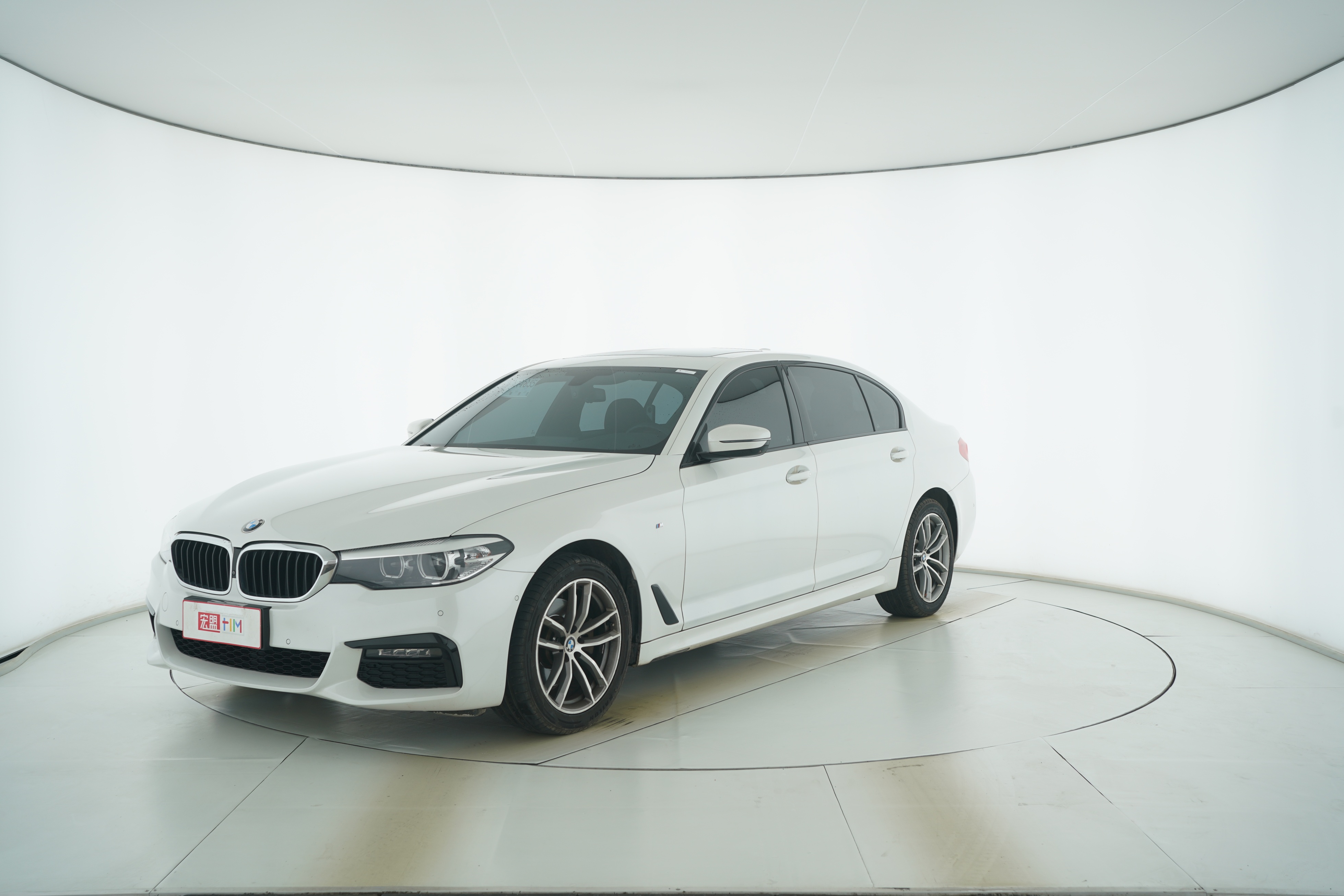 BMW 5 Series 2019 — фото 1