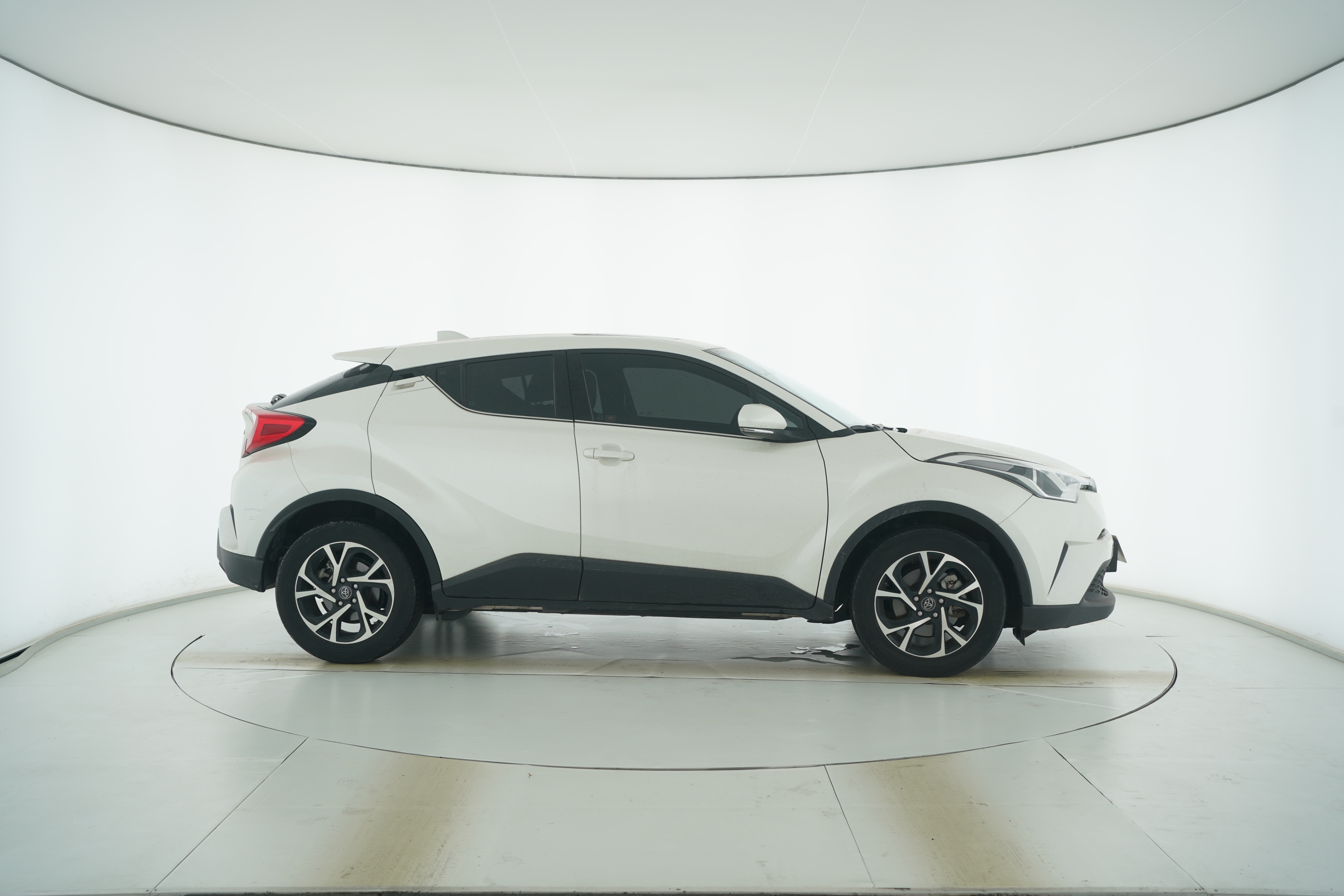 Toyota C-HR 2020 — фото 8