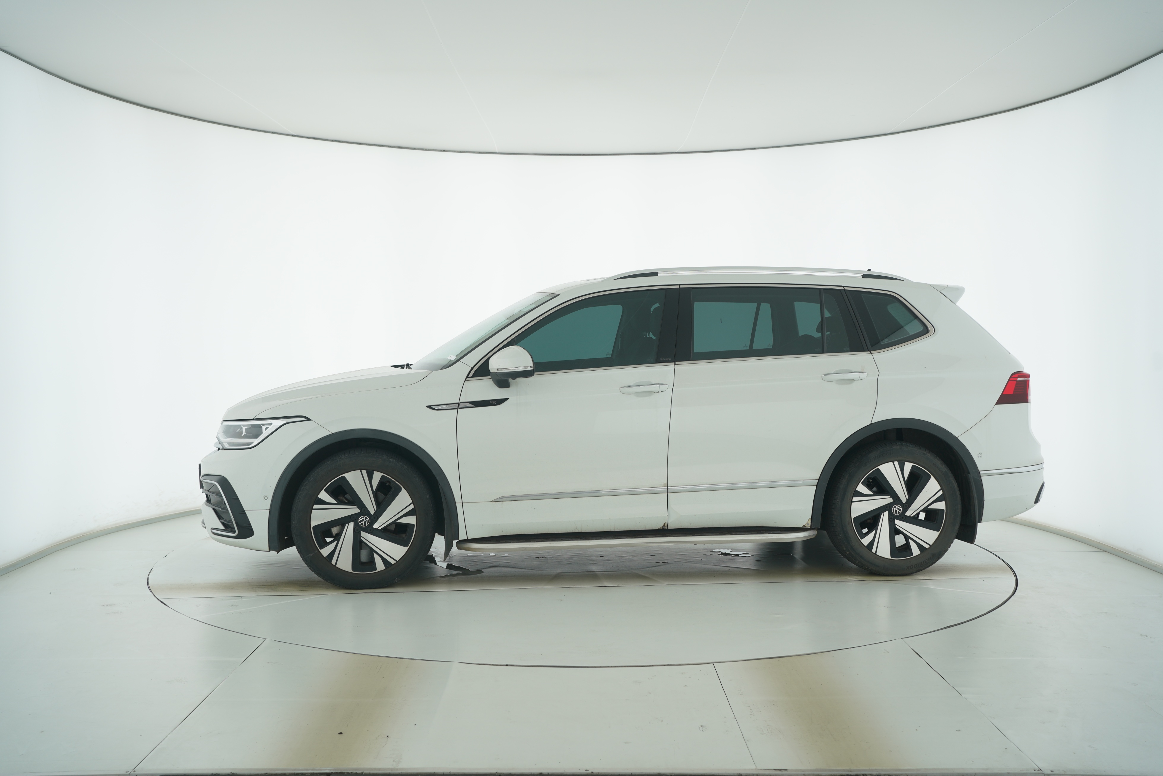 Volkswagen Tiguan L 2023 — фото 7