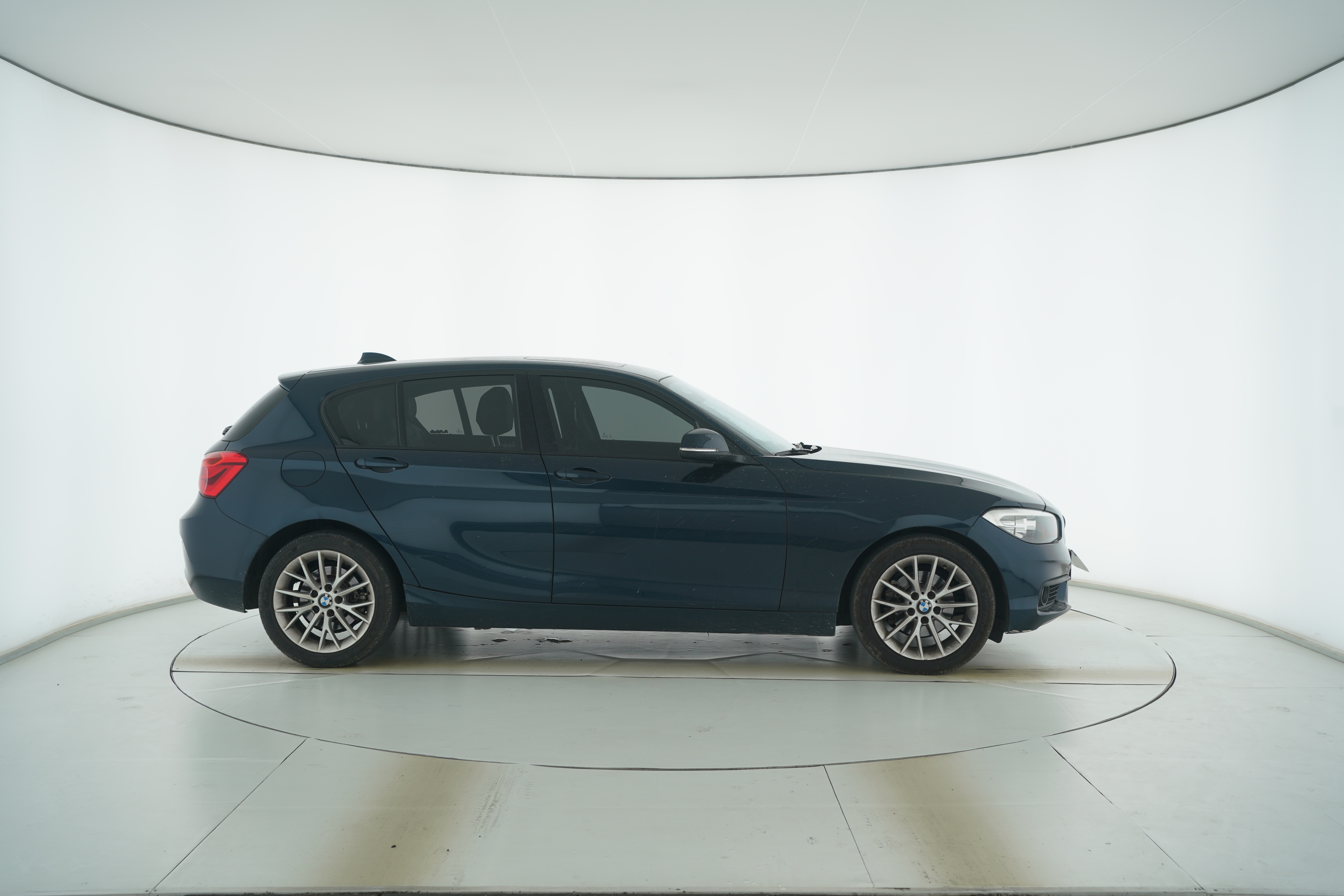 BMW 1 Series (Import) 2018 — фото 8