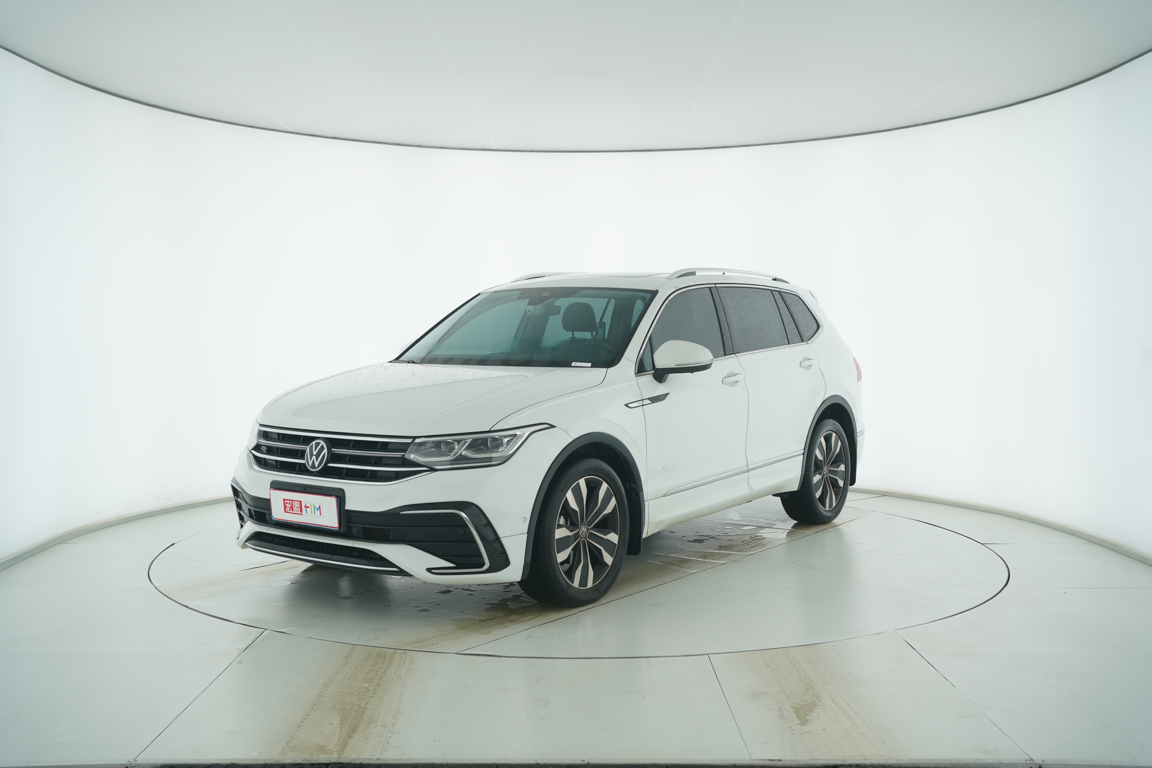 Volkswagen Tiguan L 2023 — фото 1