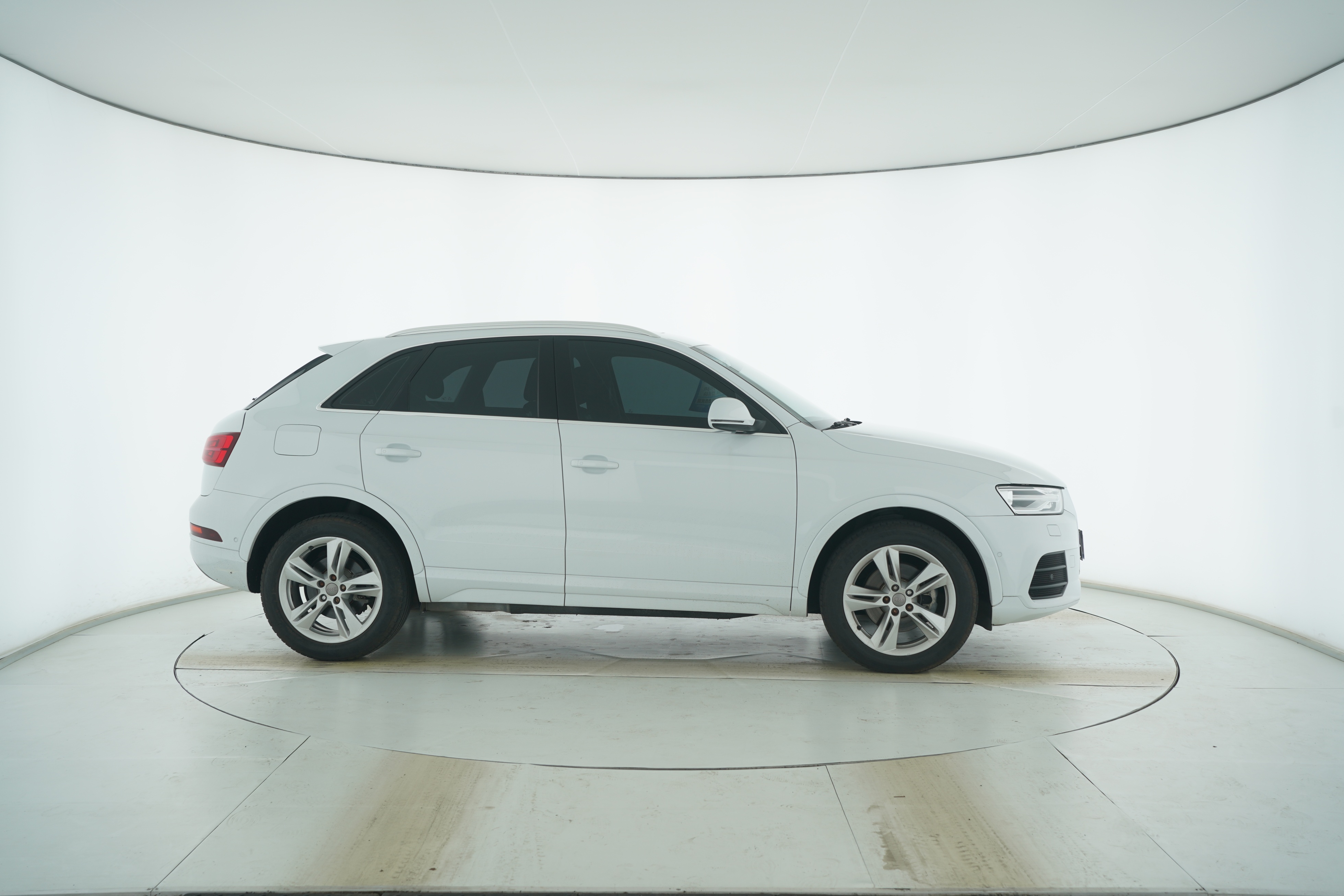Audi Q3 2016 — фото 8