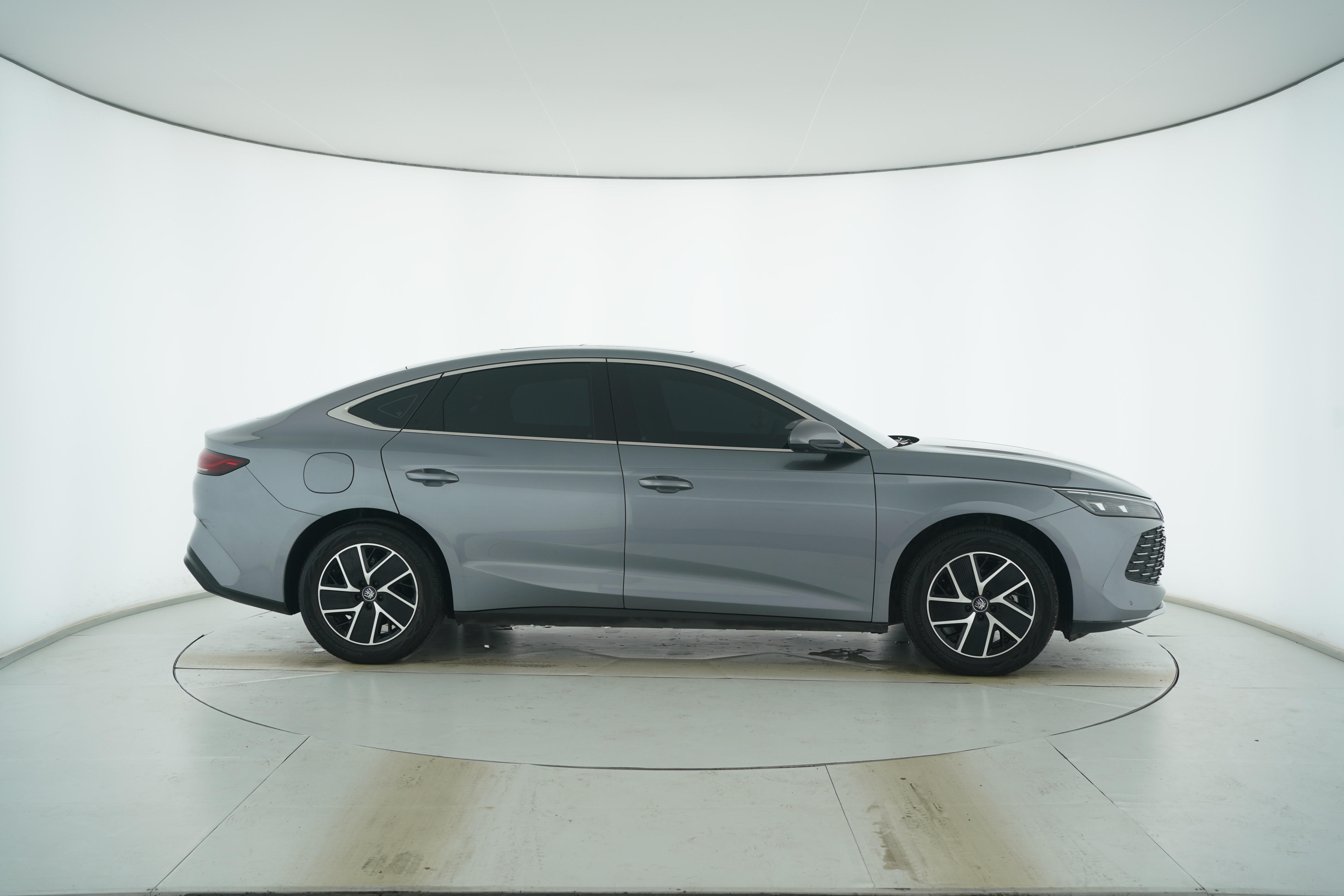 BYD QIN PLUS Hybrid 2024 — фото 8