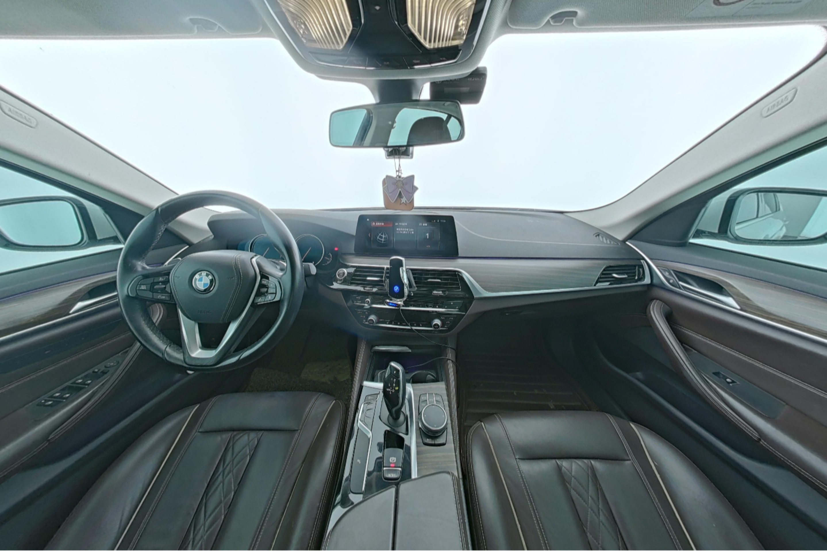 BMW 5 Series 2018 — фото 9