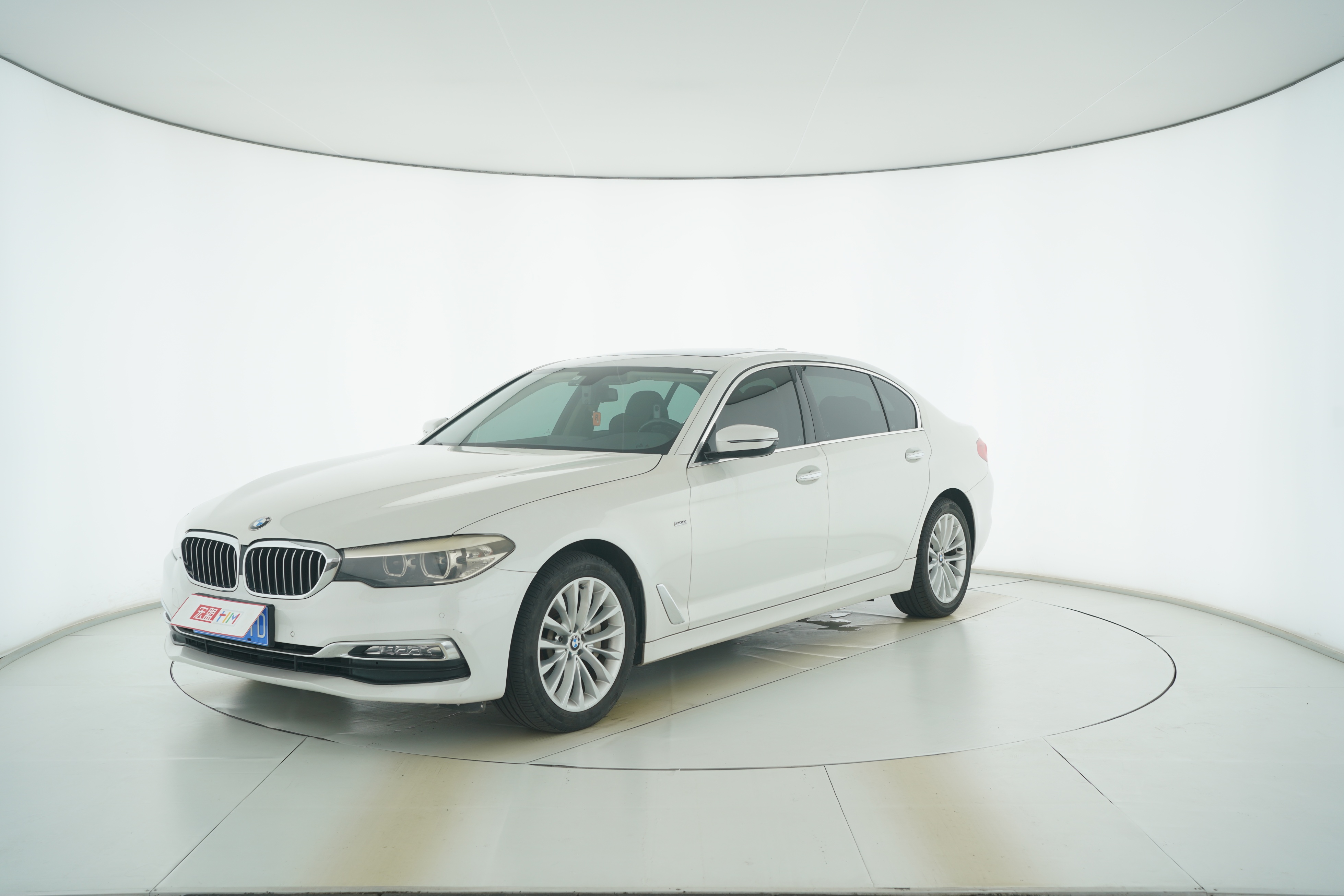 BMW 5 Series 2018 — фото 1
