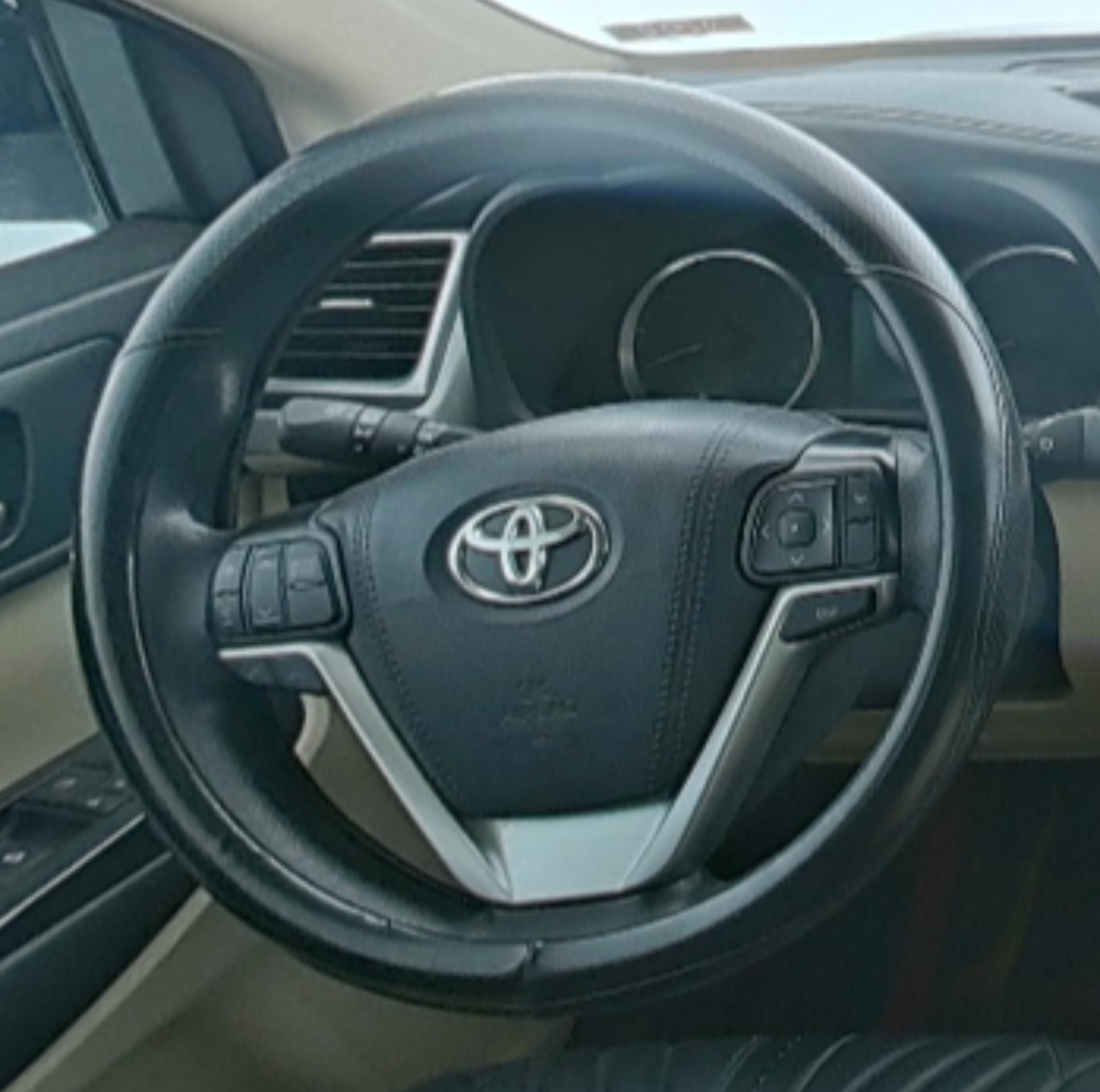 Toyota Highlander 2023 — фото 10