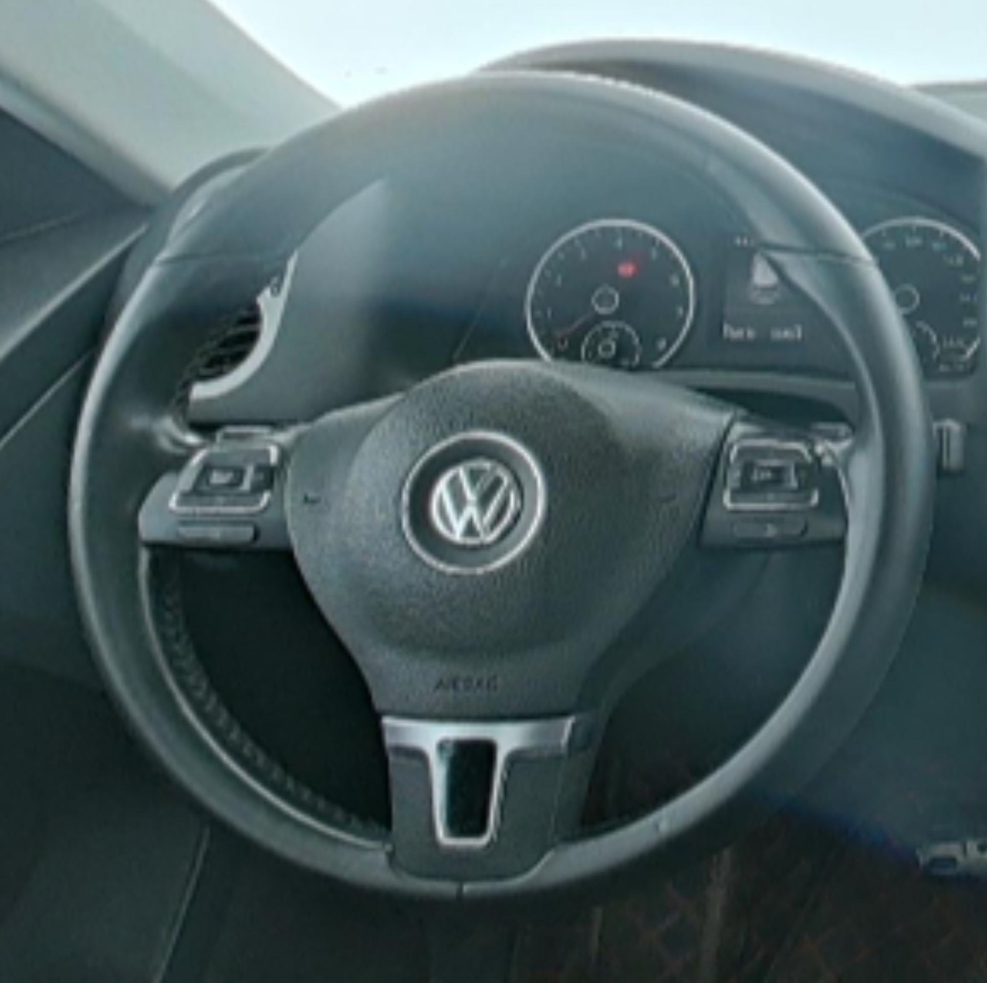 Volkswagen Tuguan 2015 — фото 10