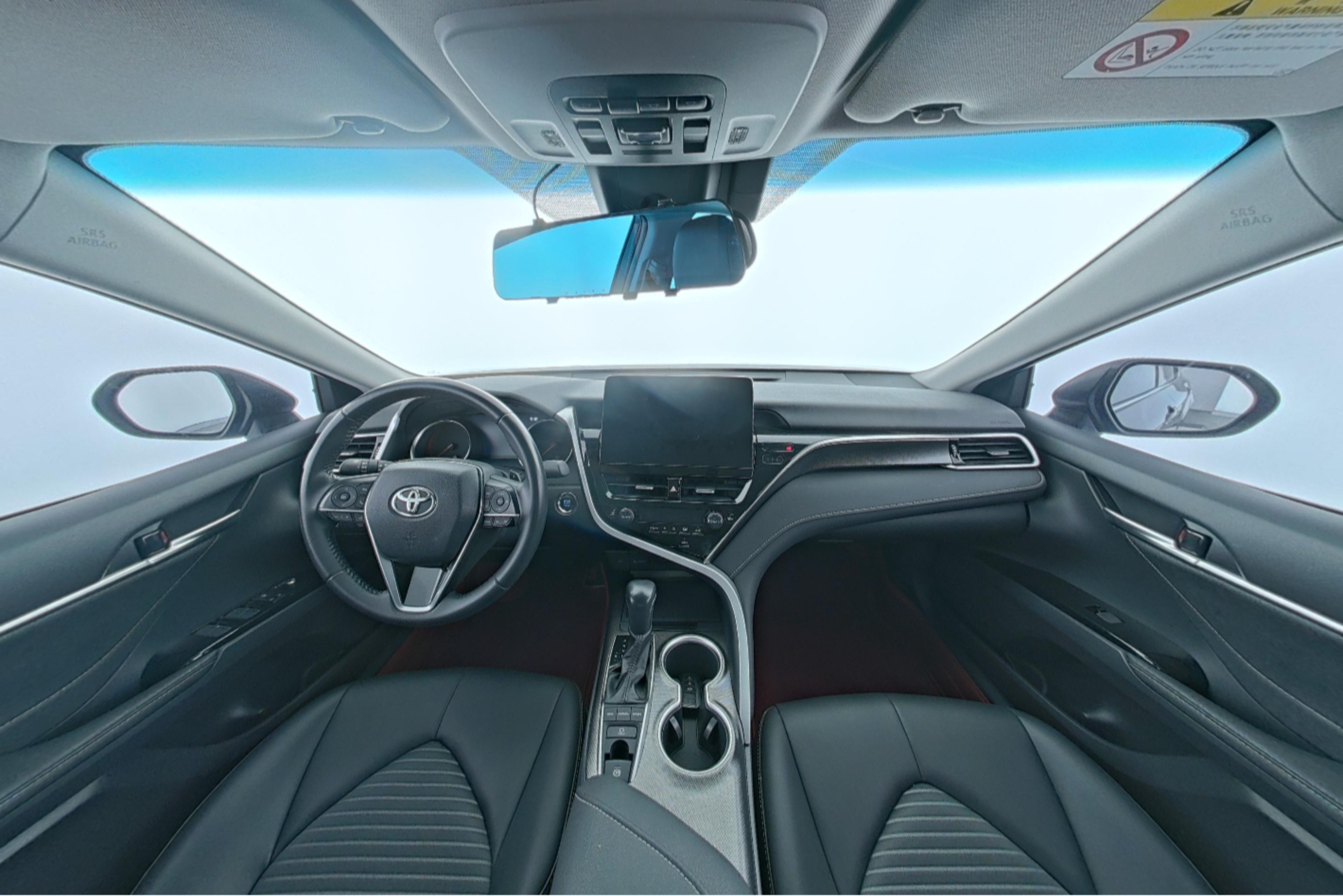Toyota Camry 2023 — фото 9