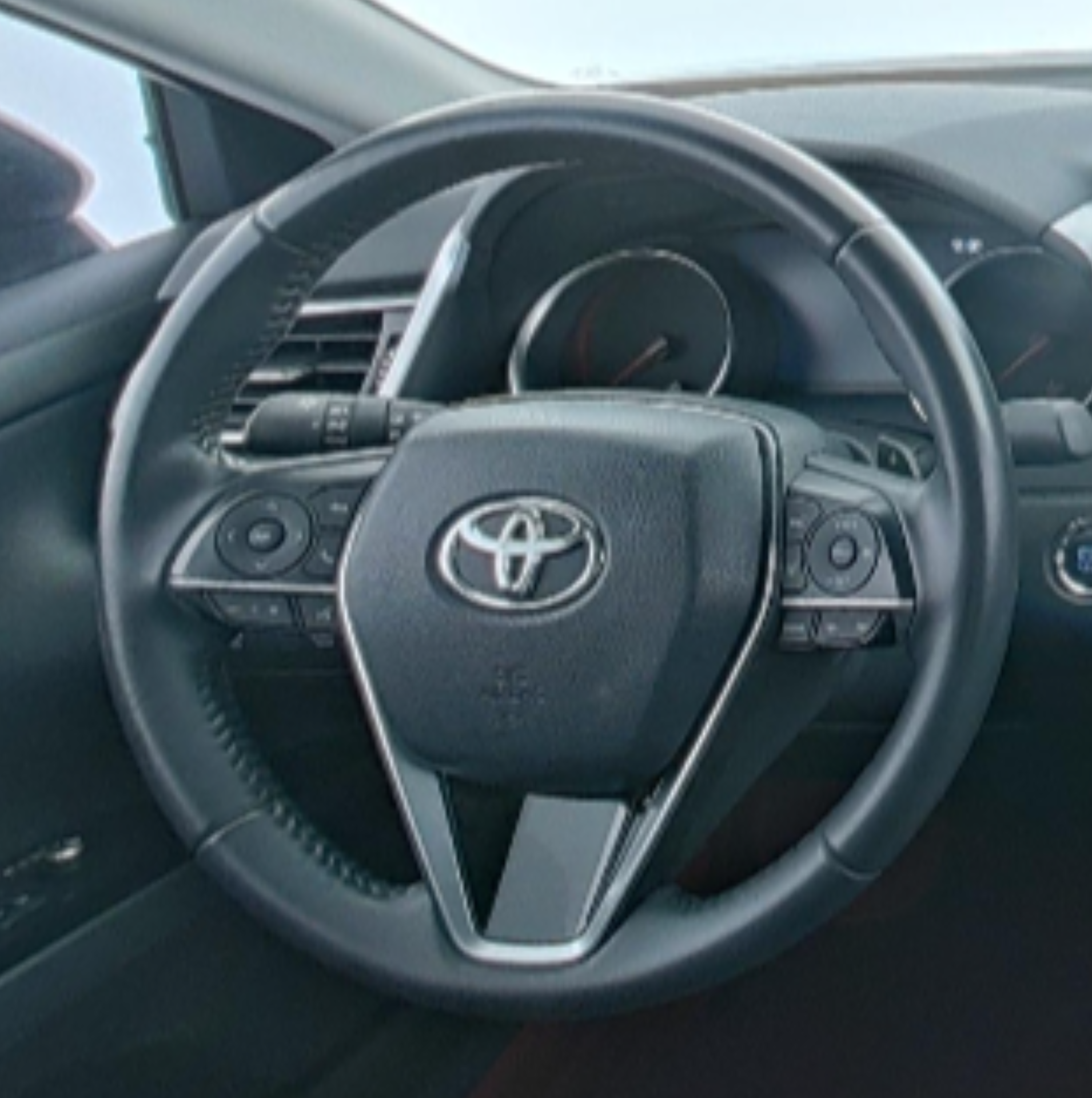Toyota Camry 2023 — фото 10