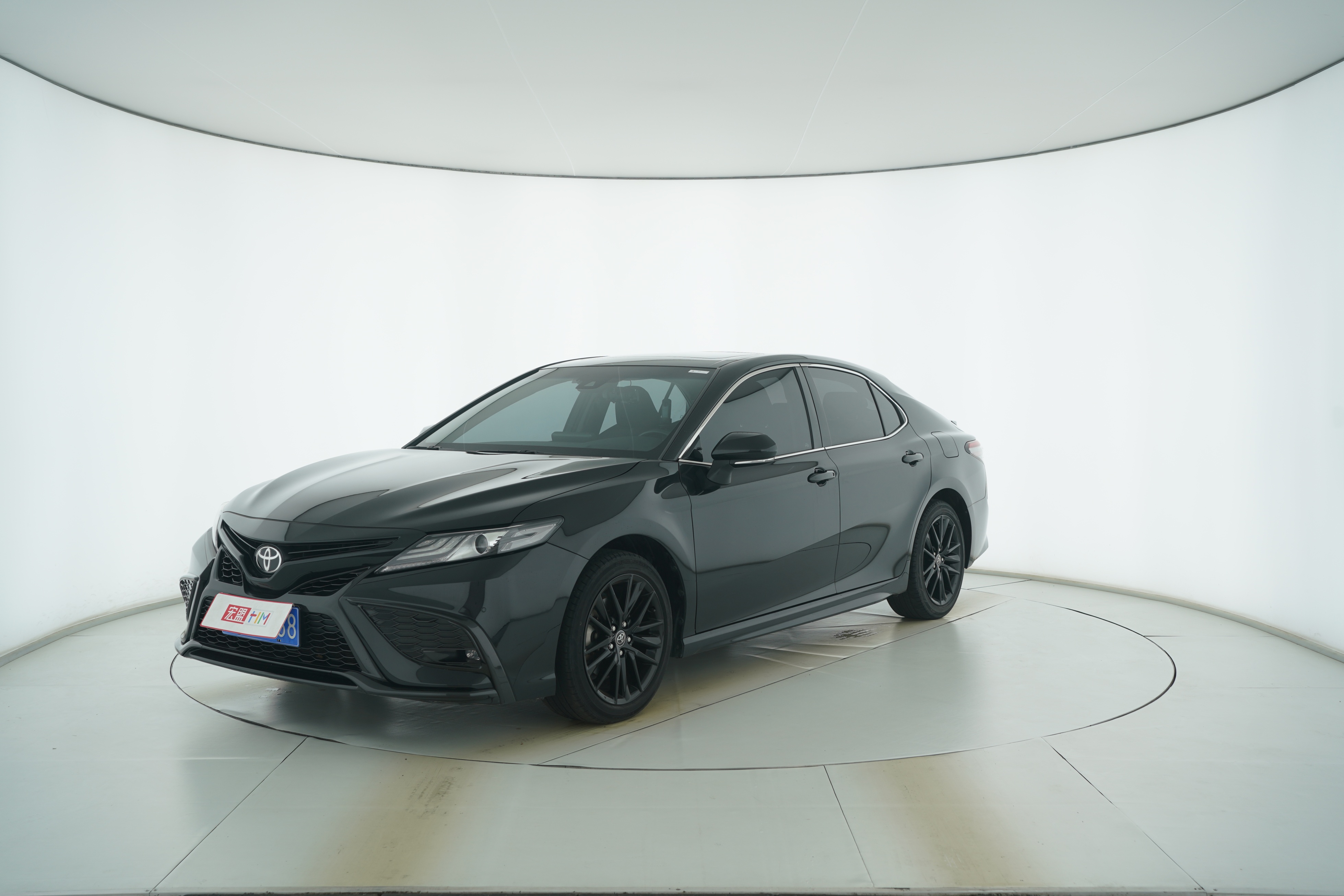 Toyota Camry 2023 — фото 1