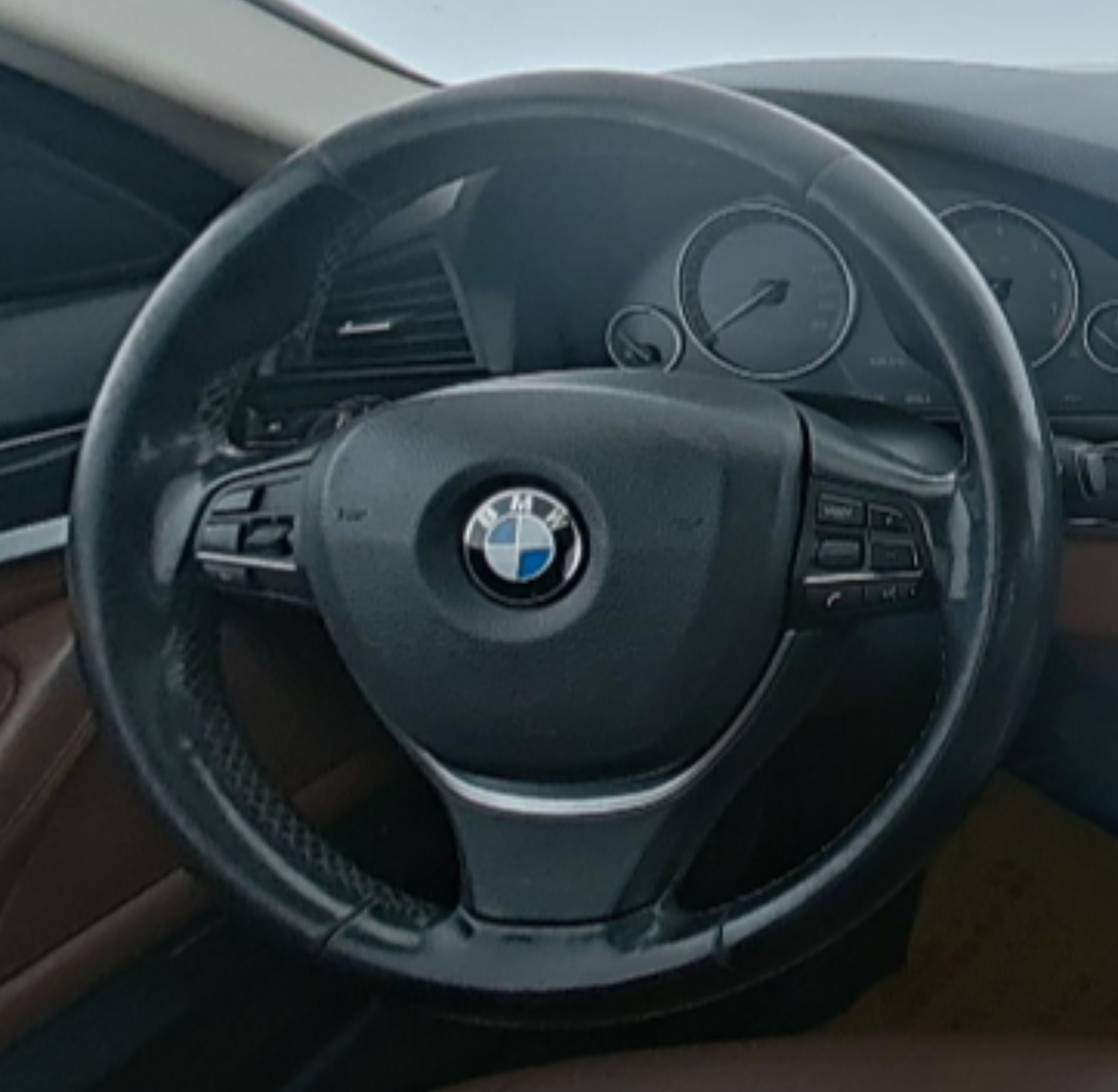 BMW 5 Series 2017 — фото 10
