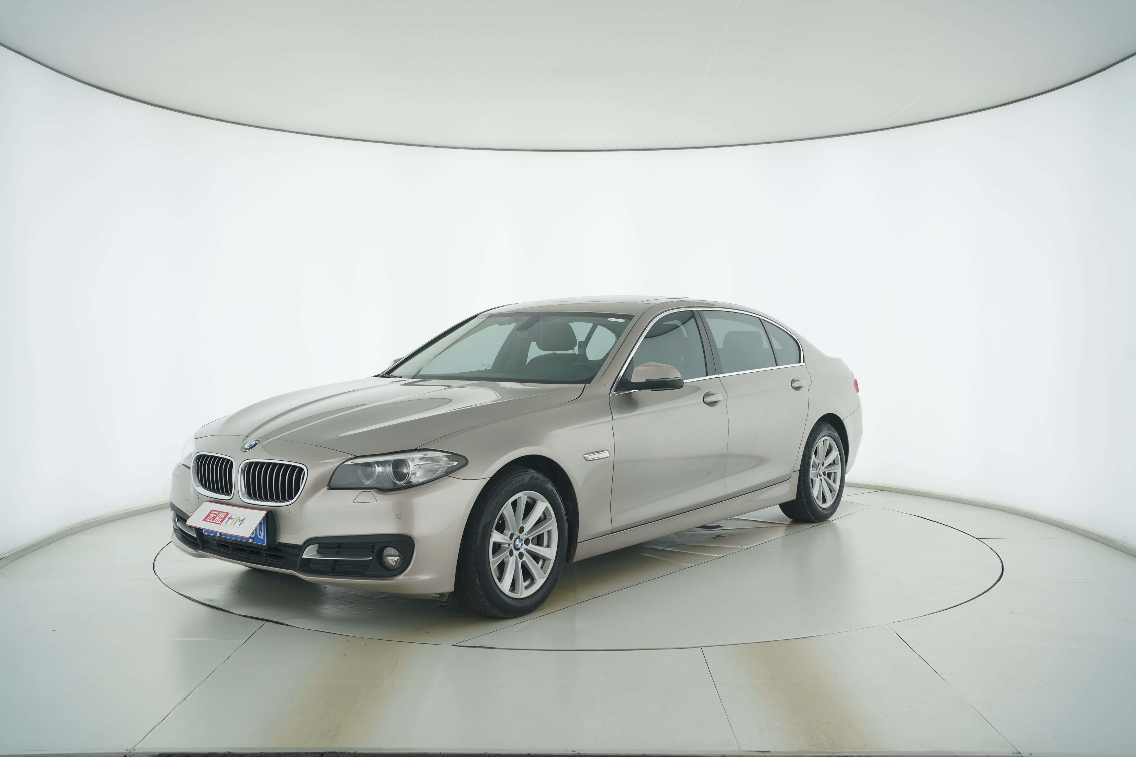 BMW 5 Series 2017 — фото 1