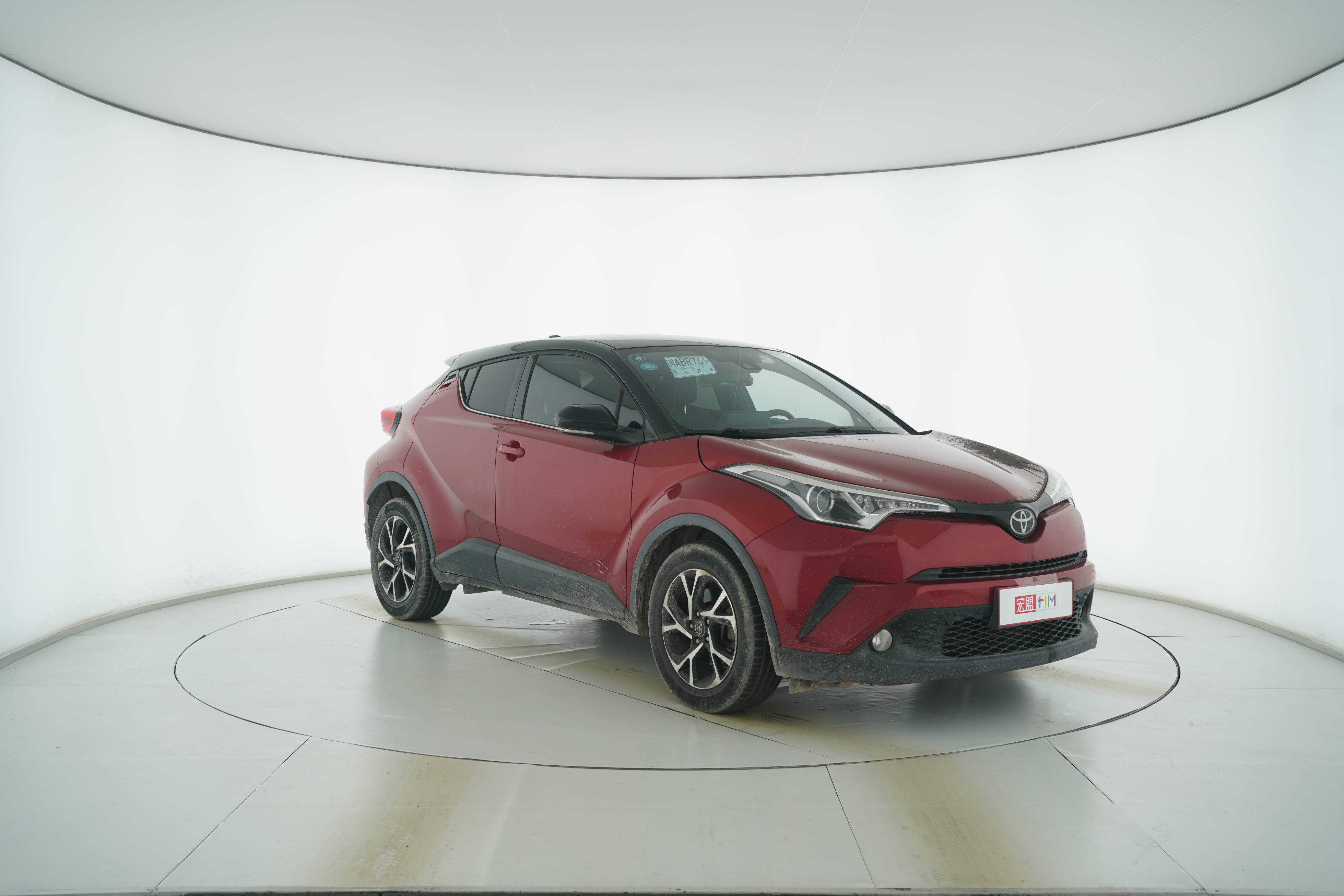 Toyota C-HR 2018 — фото 2