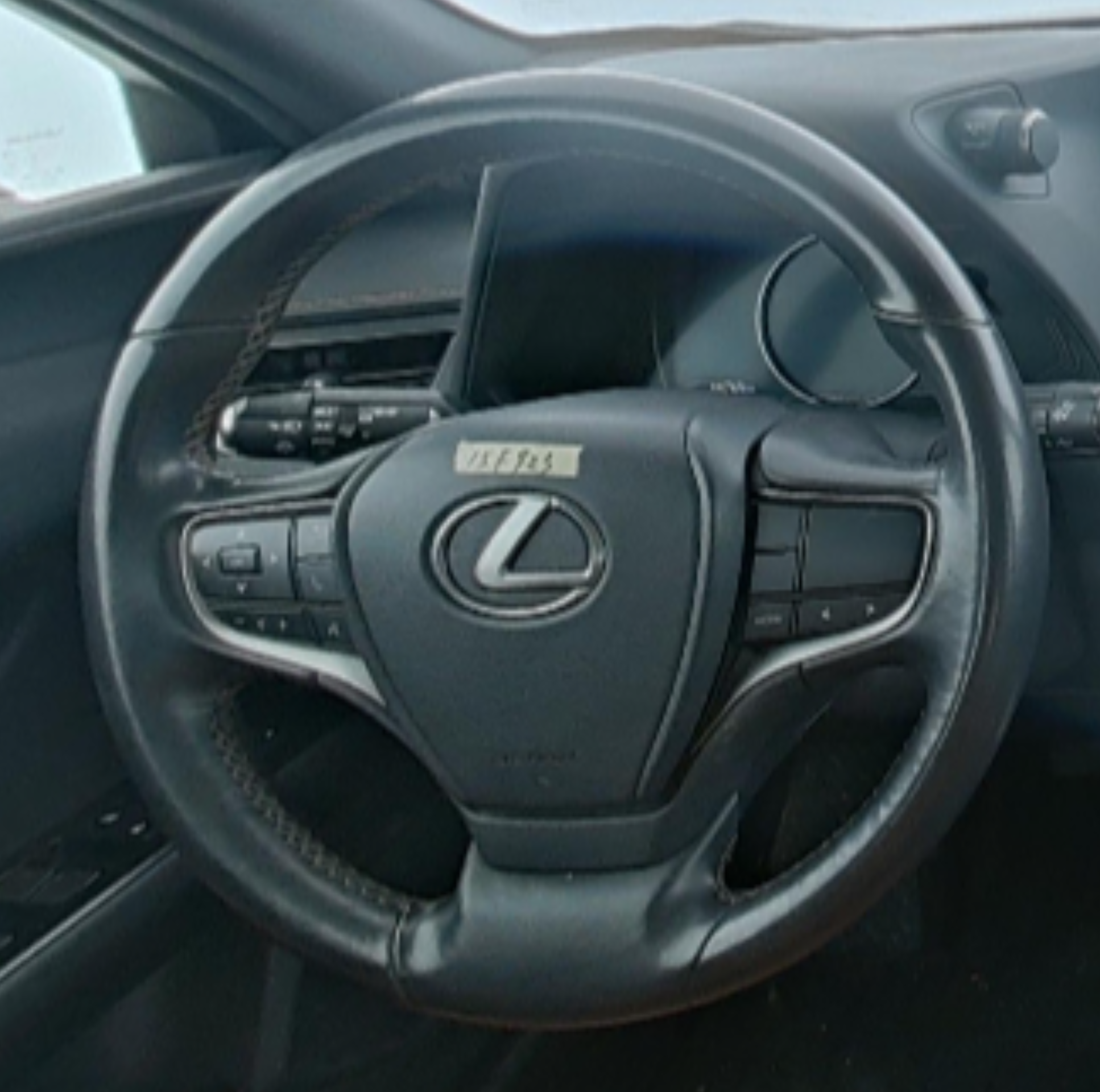 Lexus UX 2020 — фото 10