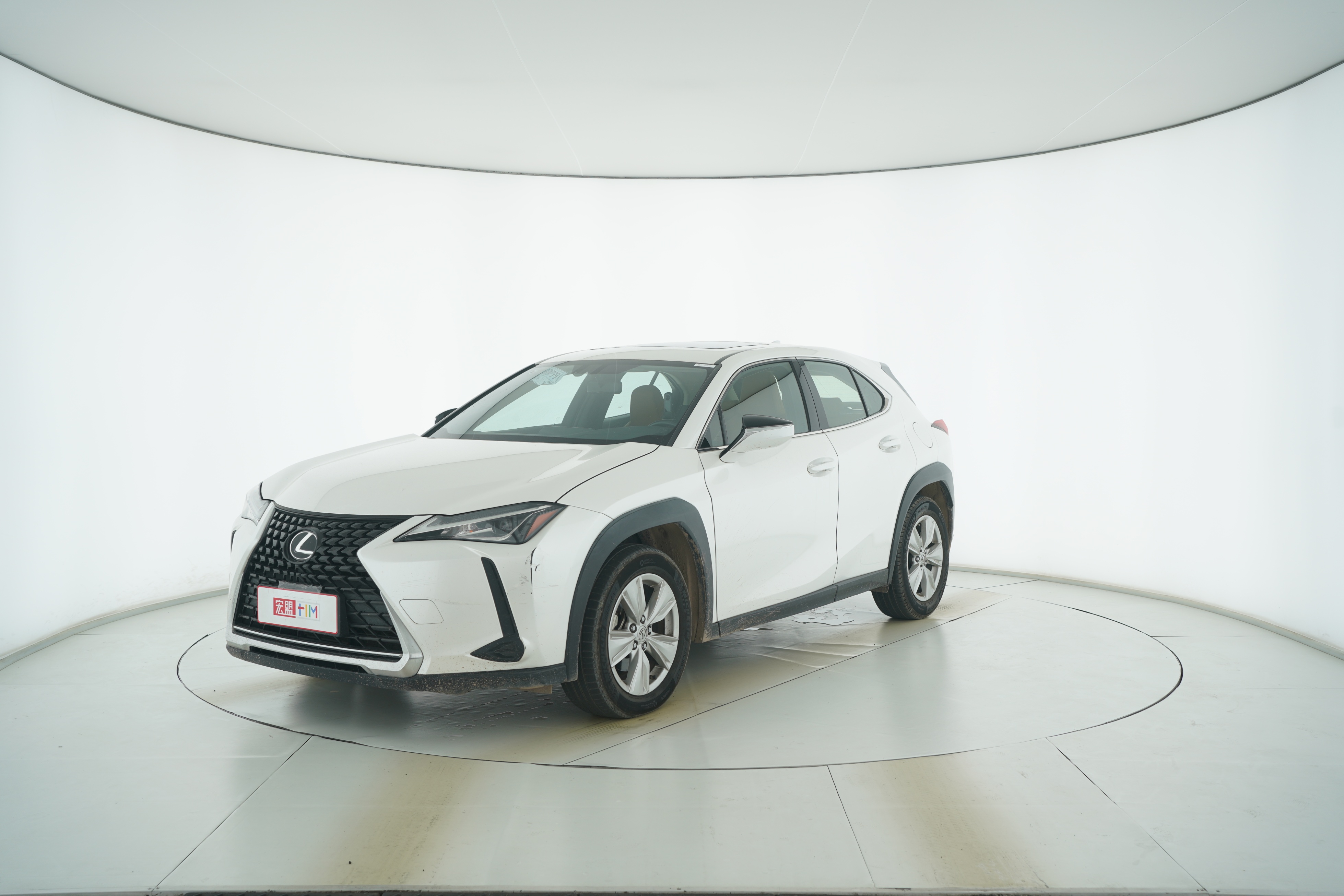 Lexus UX 2020 — фото 1
